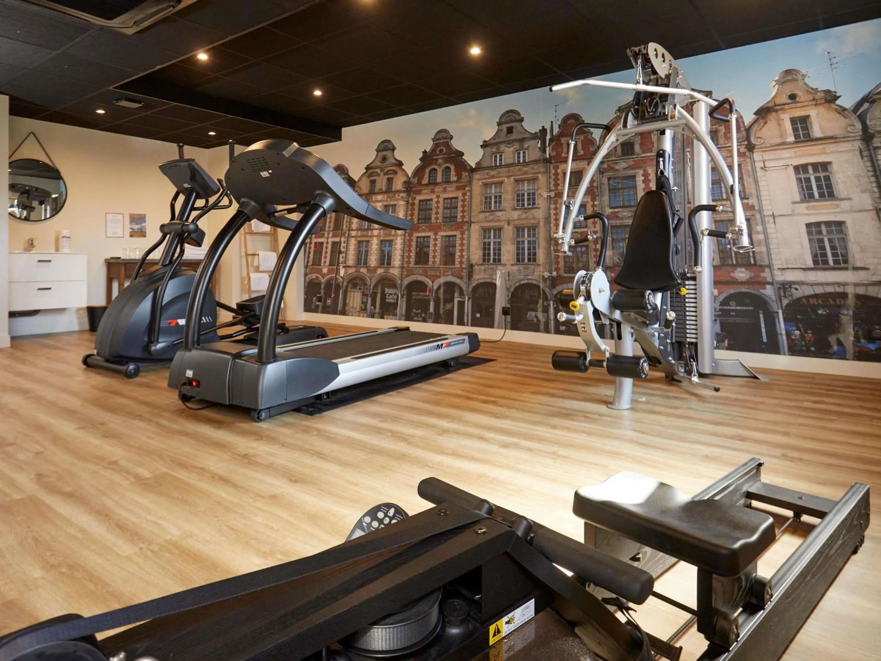 Fitness centre/facilities in Mercure Arras Centre Gare