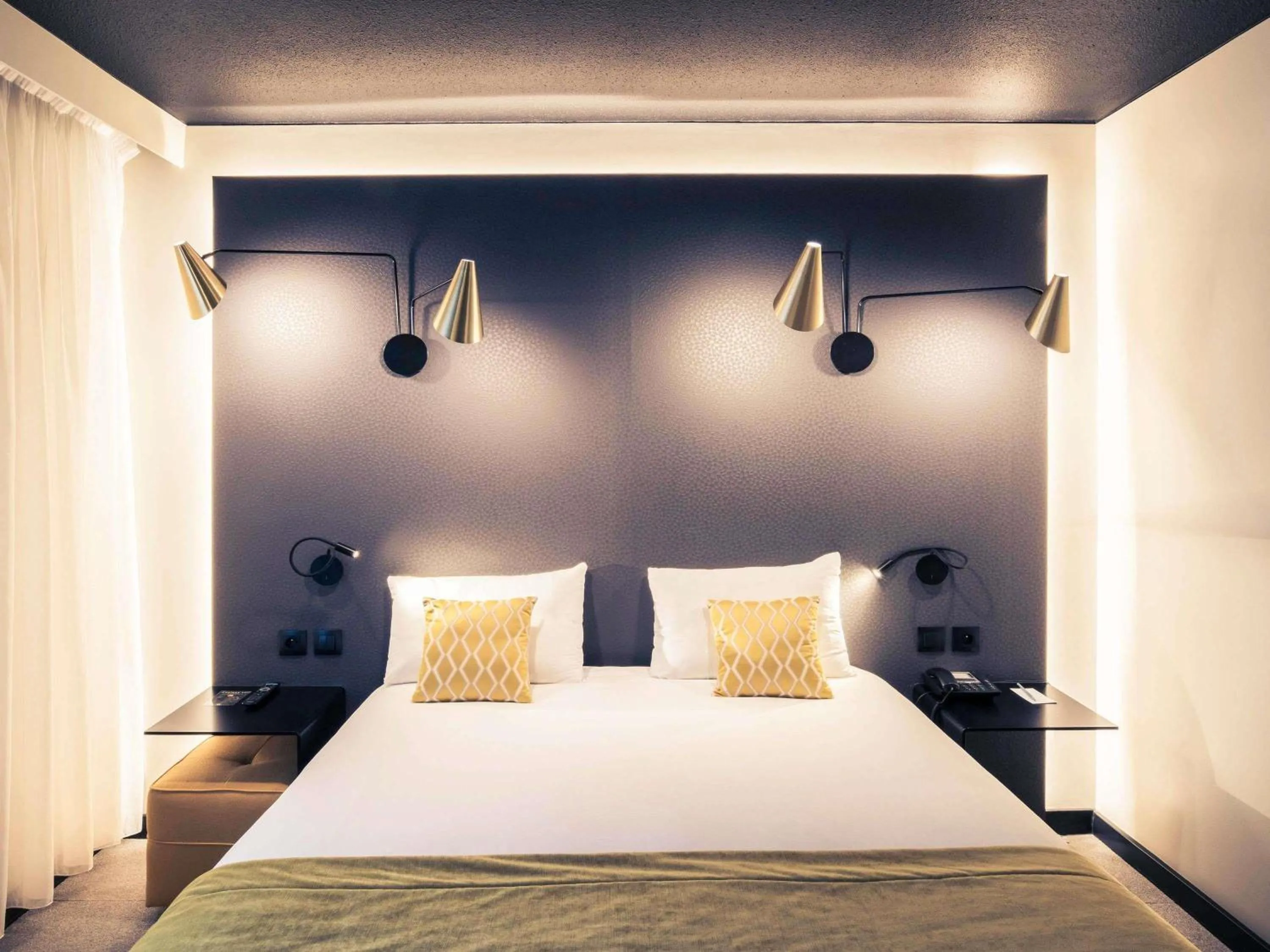 Bedroom, Bed in Mercure Arras Centre Gare