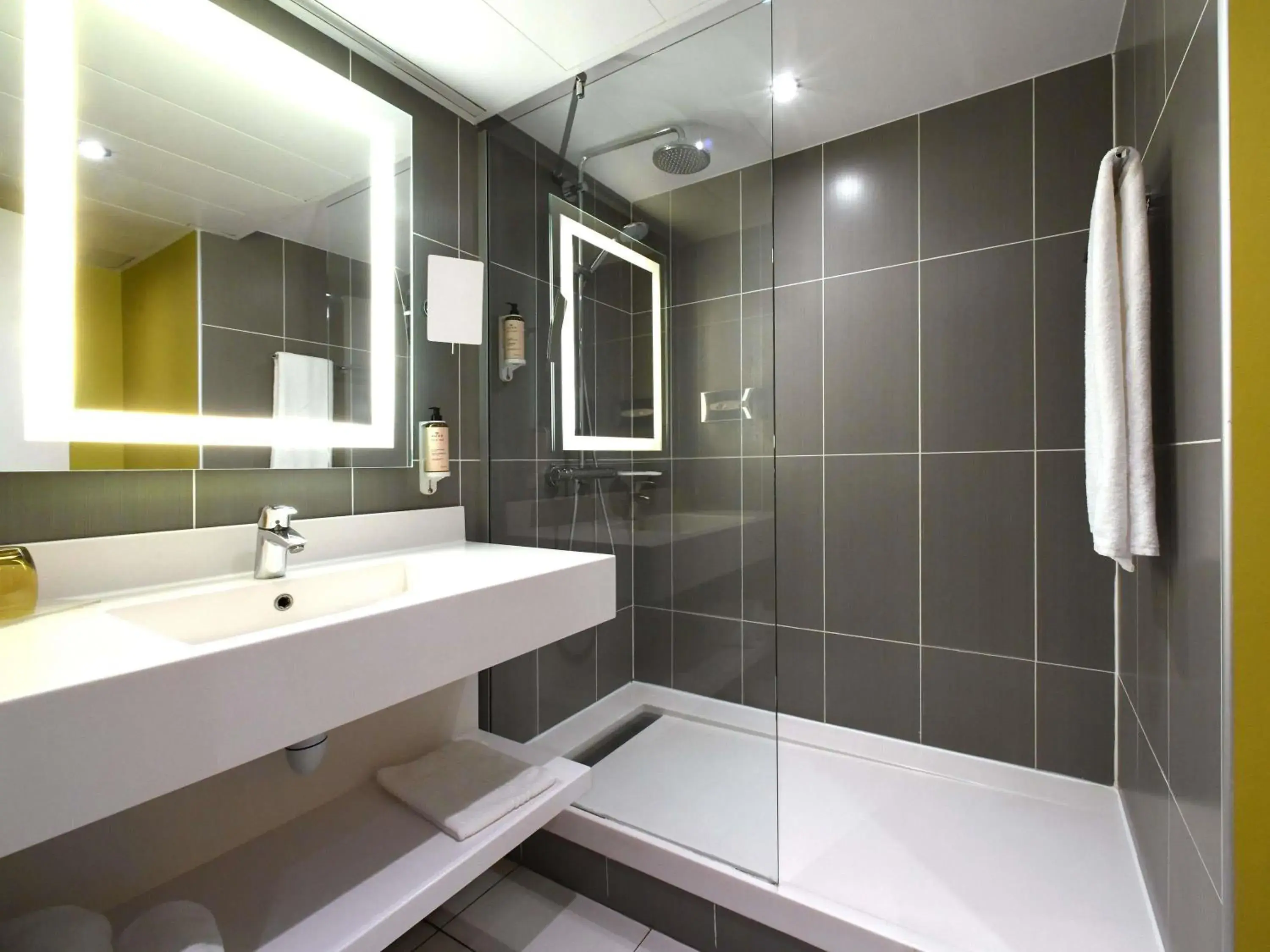 Standard Single Room - single occupancy in Mercure Arras Centre Gare Standard Single Room - single occupancy in Mercure Arras Centre Gare