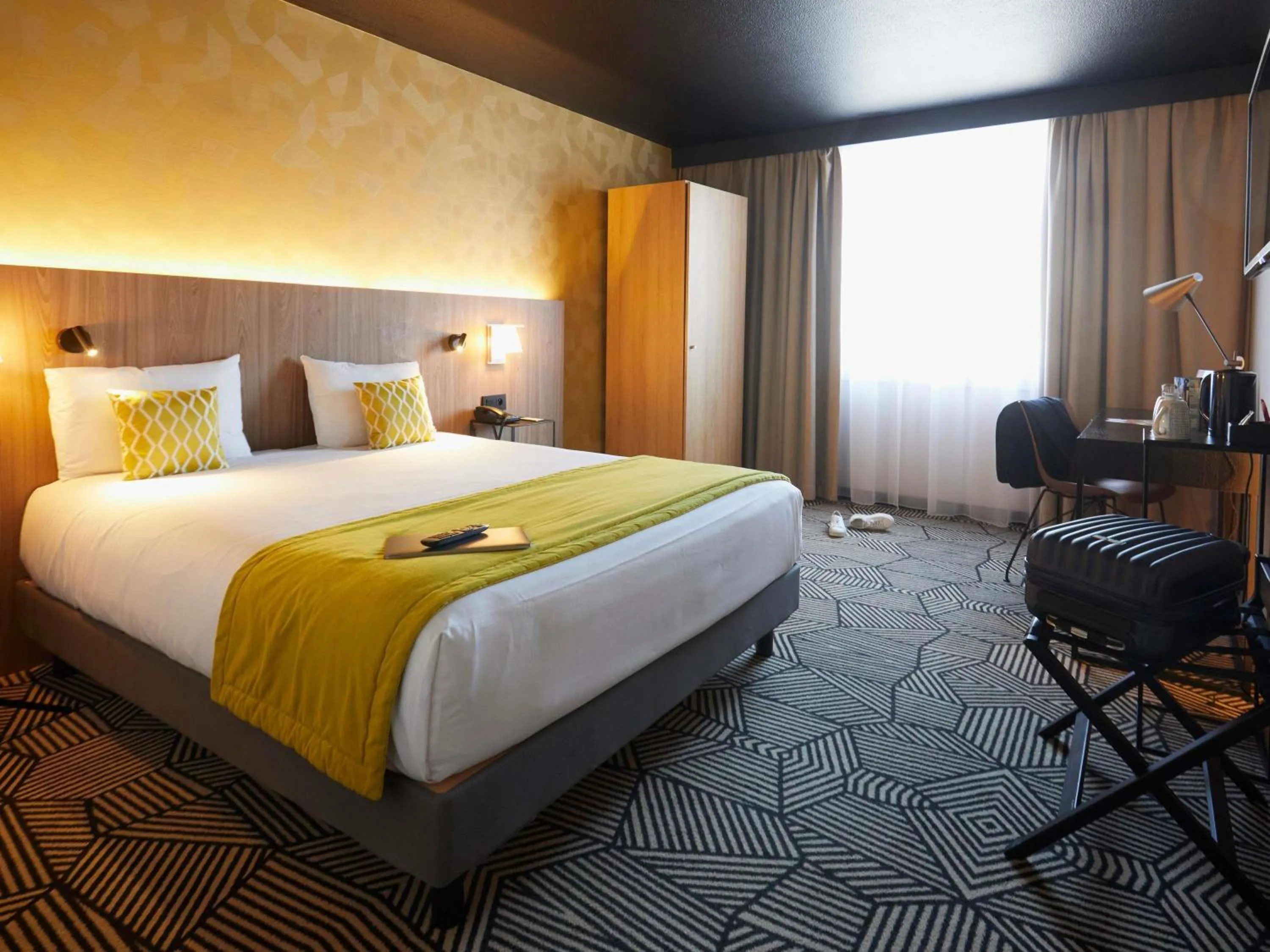 Bedroom, Bed in Mercure Arras Centre Gare