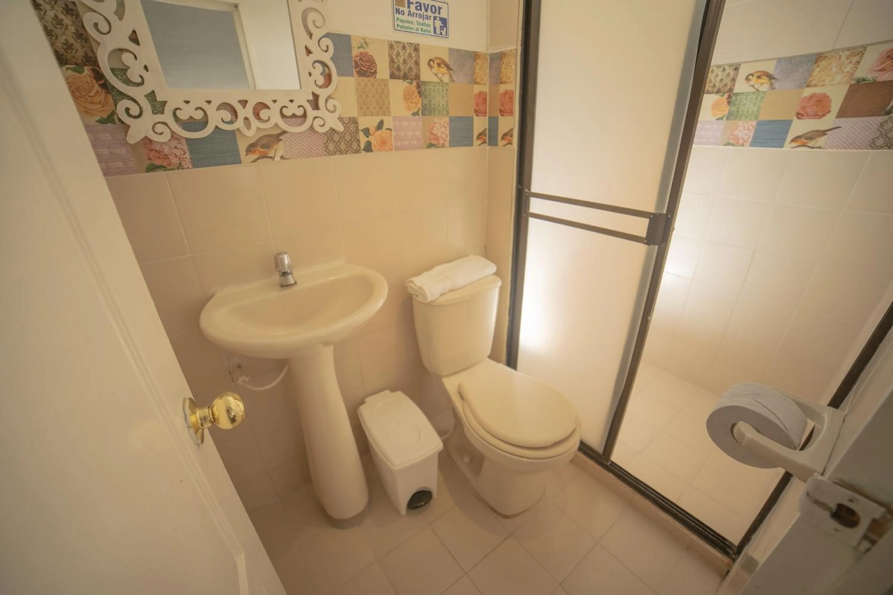 Shower in Posada del Angel