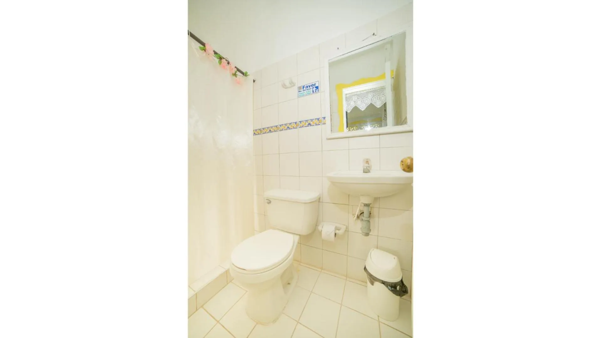 Shower in Posada del Angel