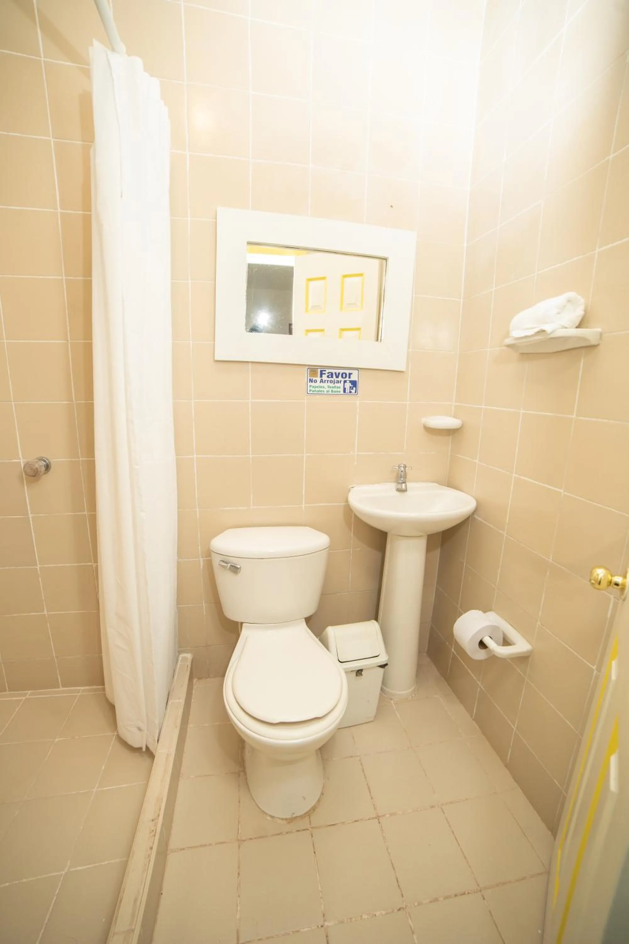 Shower in Posada del Angel