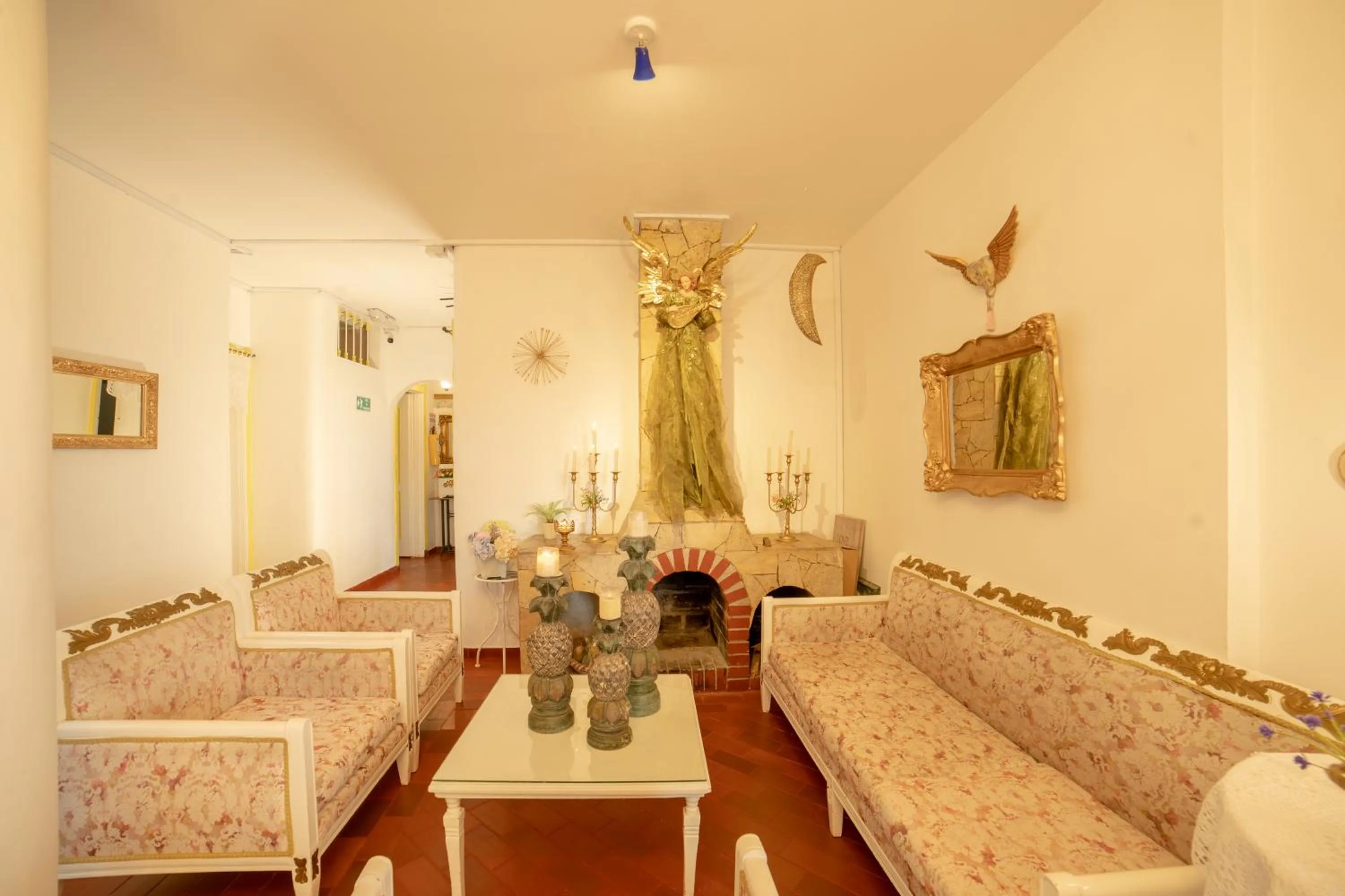 Living room, Bed in Posada del Angel