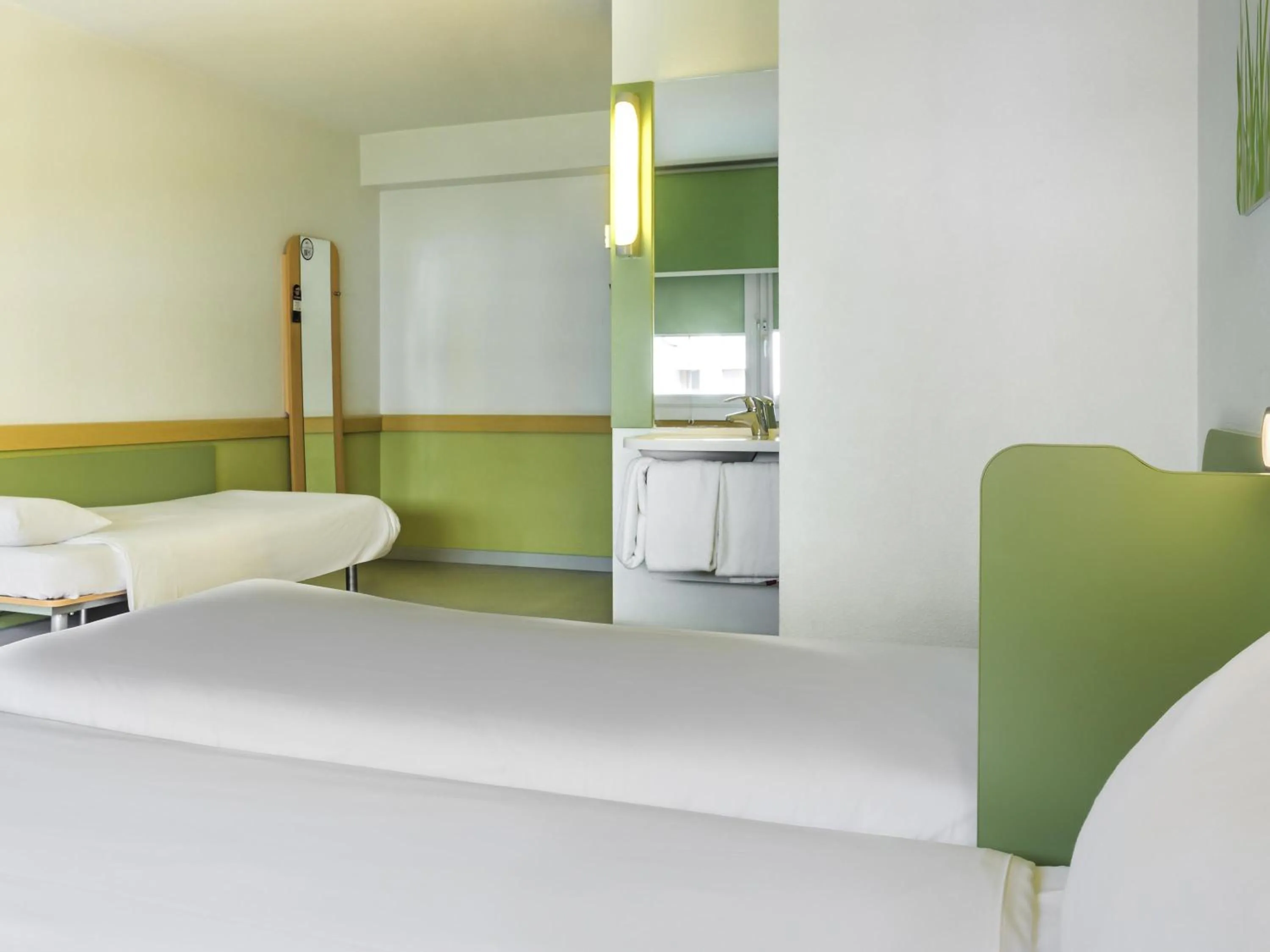 Bedroom, Bed in ibis budget Warszawa West Station