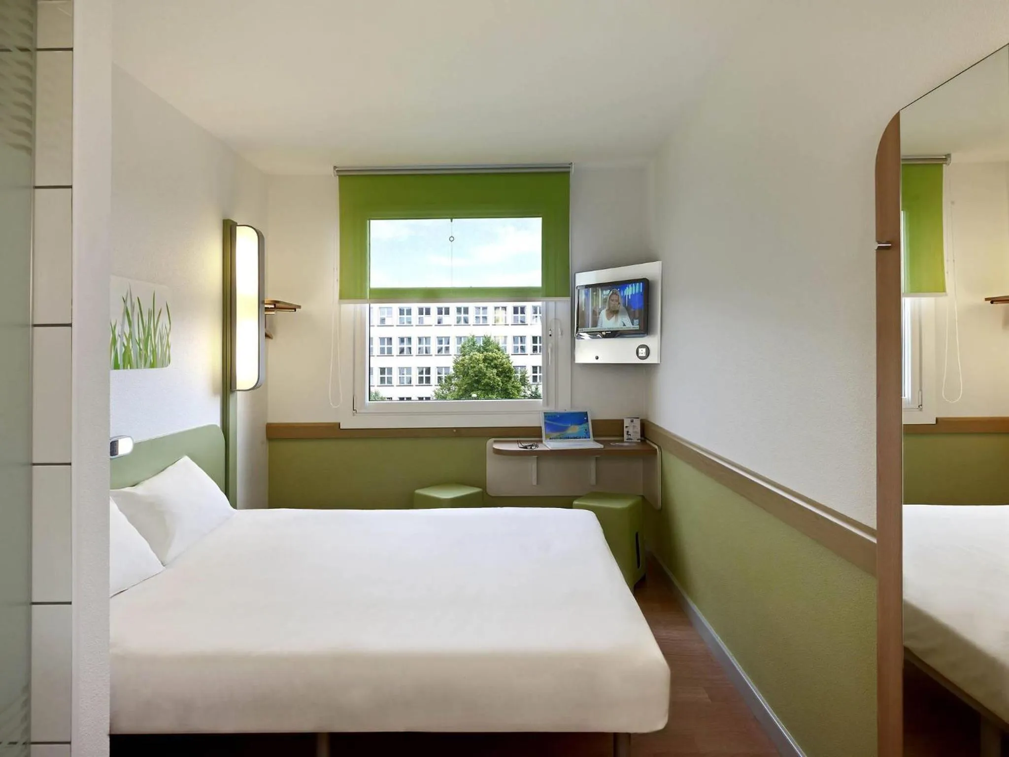 Bedroom, Bed in ibis budget Warszawa West Station