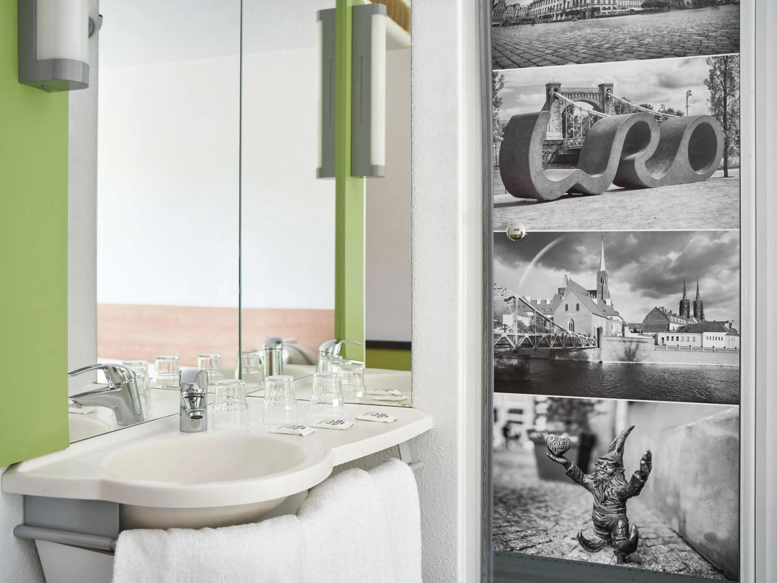 Bedroom in ibis budget Wrocław Południe