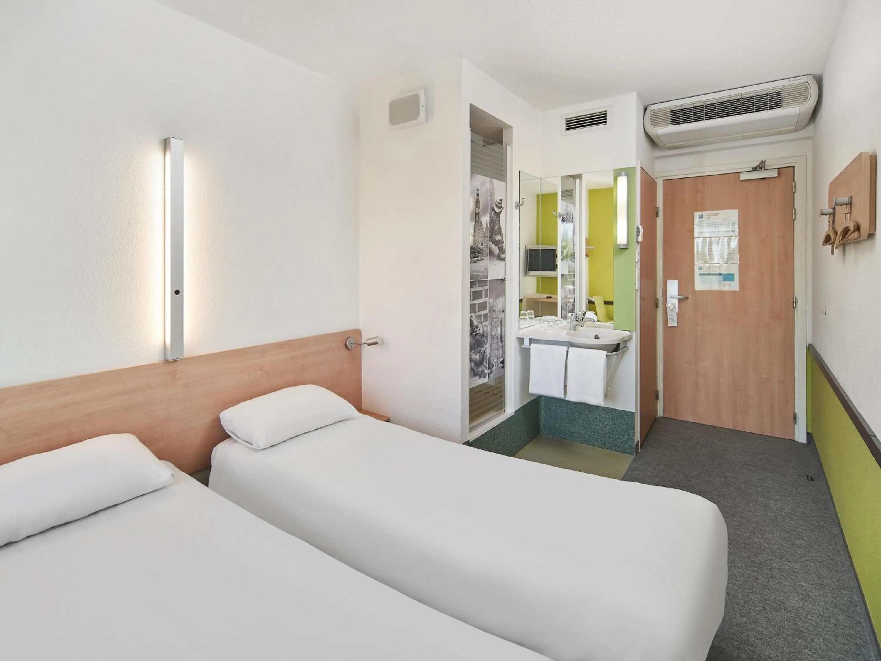 Bedroom, Bed in ibis budget Wrocław Południe