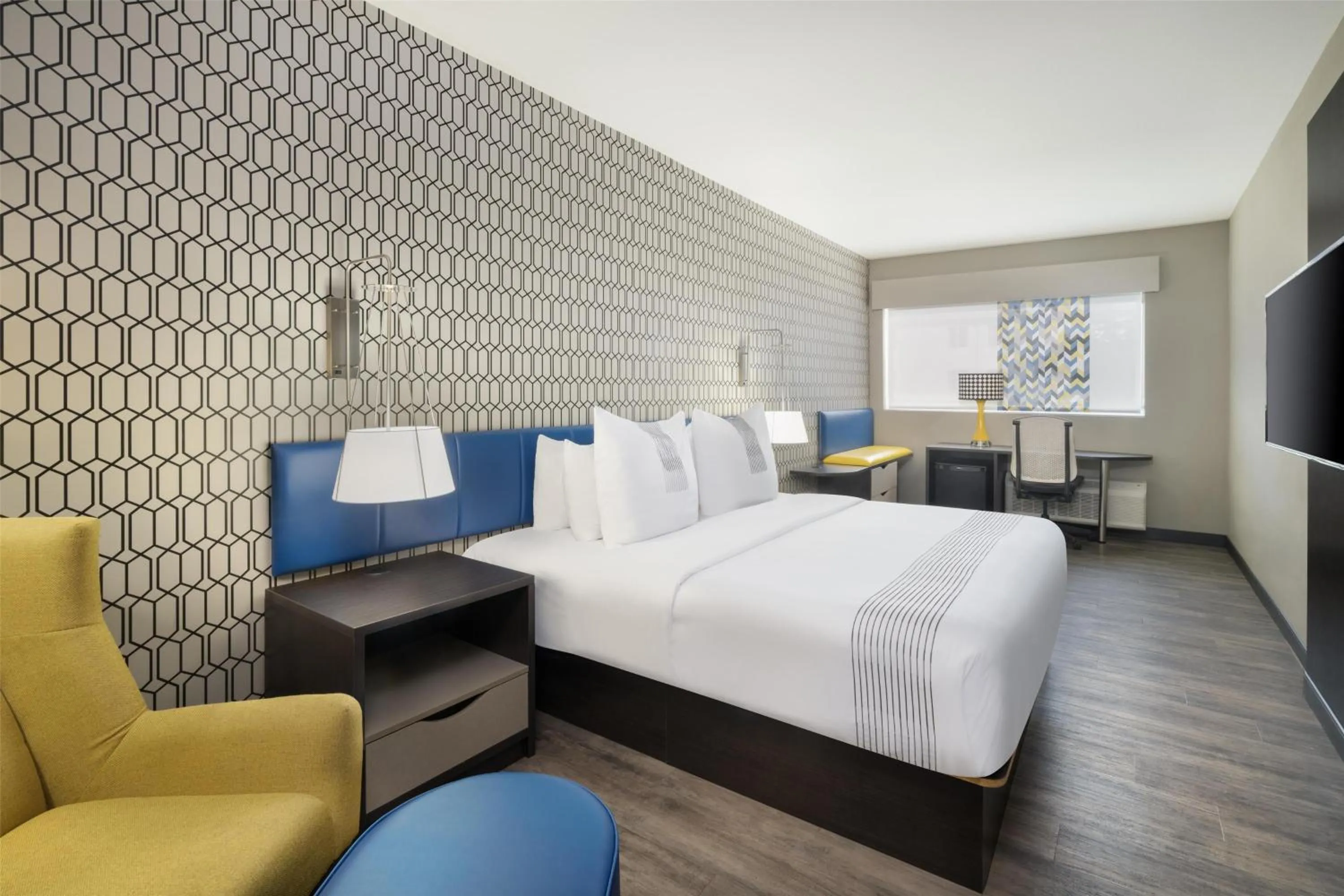 Bedroom, Bed in GLō Best Western Tulsa-Catoosa East Route 66