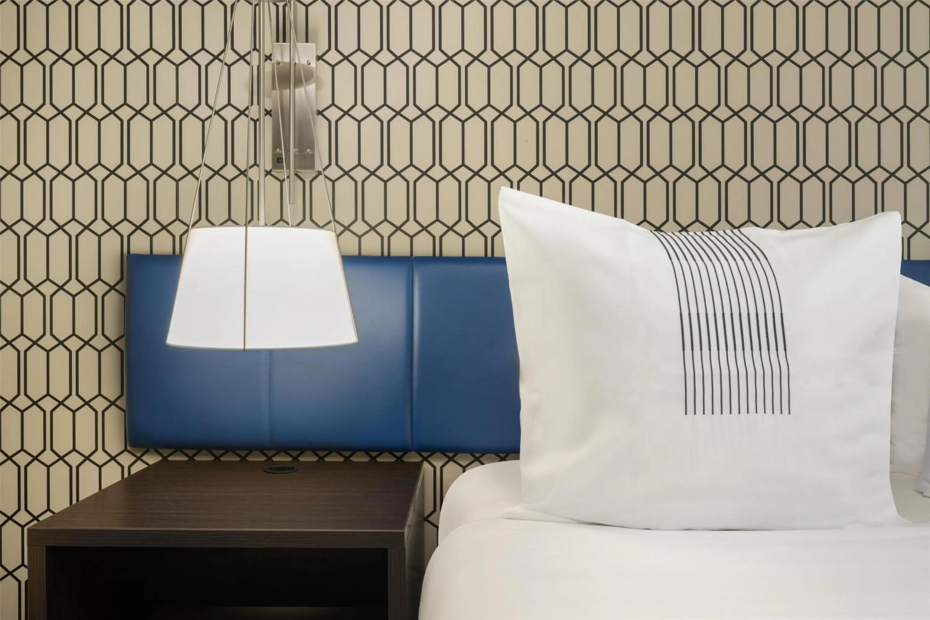 Bedroom, Bed in GLō Best Western Tulsa-Catoosa East Route 66