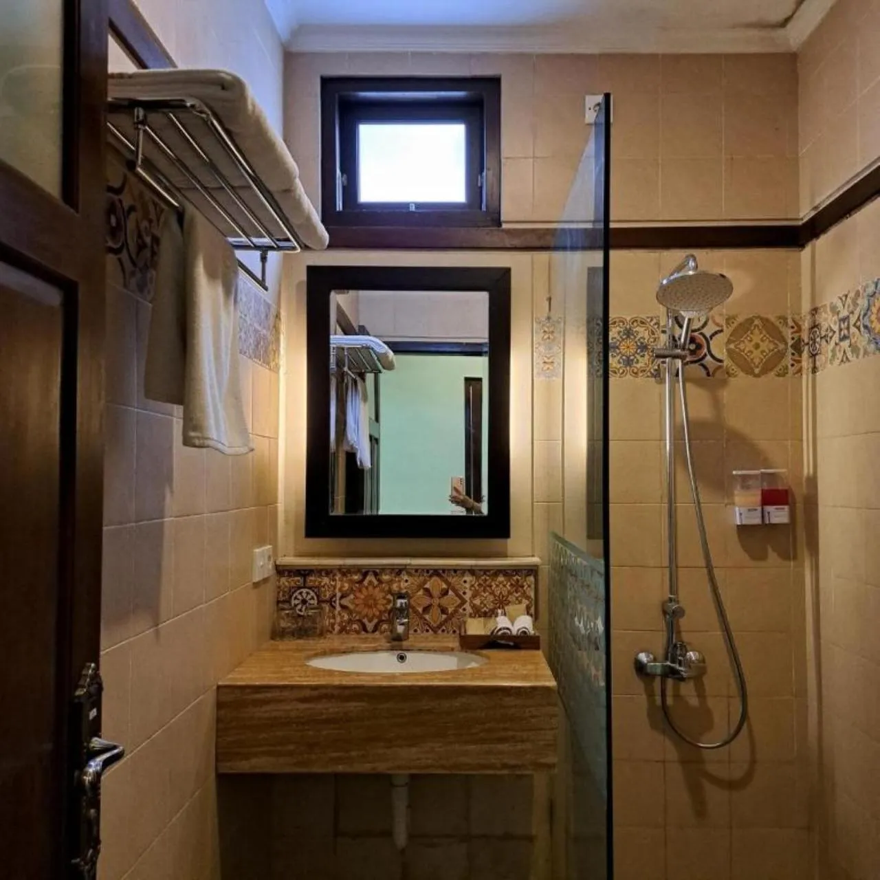 Bathroom in Clemmie Huis