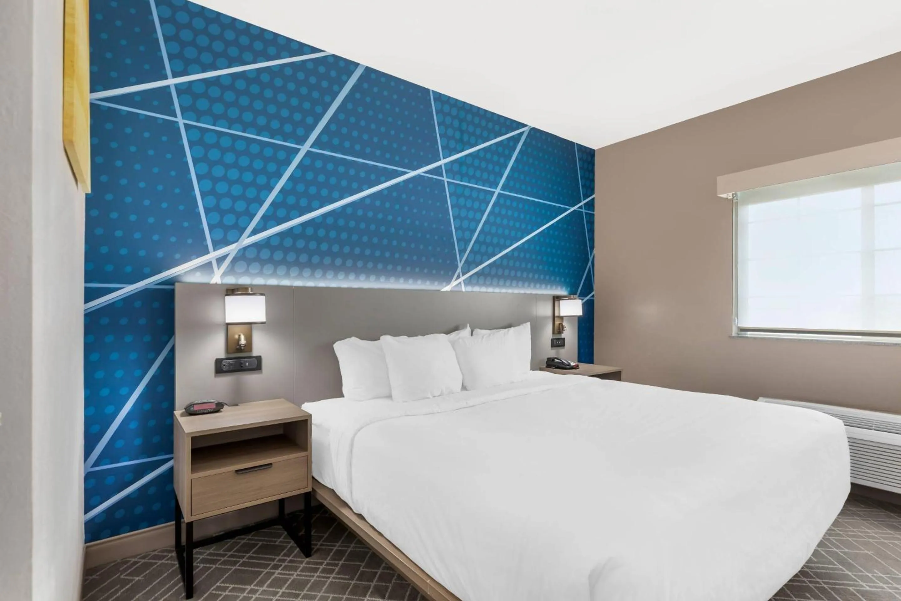 Bedroom, Bed in Comfort Inn Ballard-Roosevelt