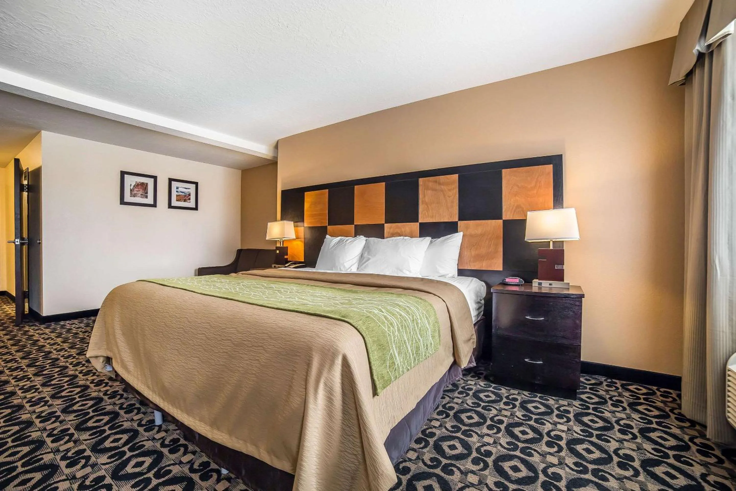 Bedroom, Bed in Comfort Inn Ballard-Roosevelt