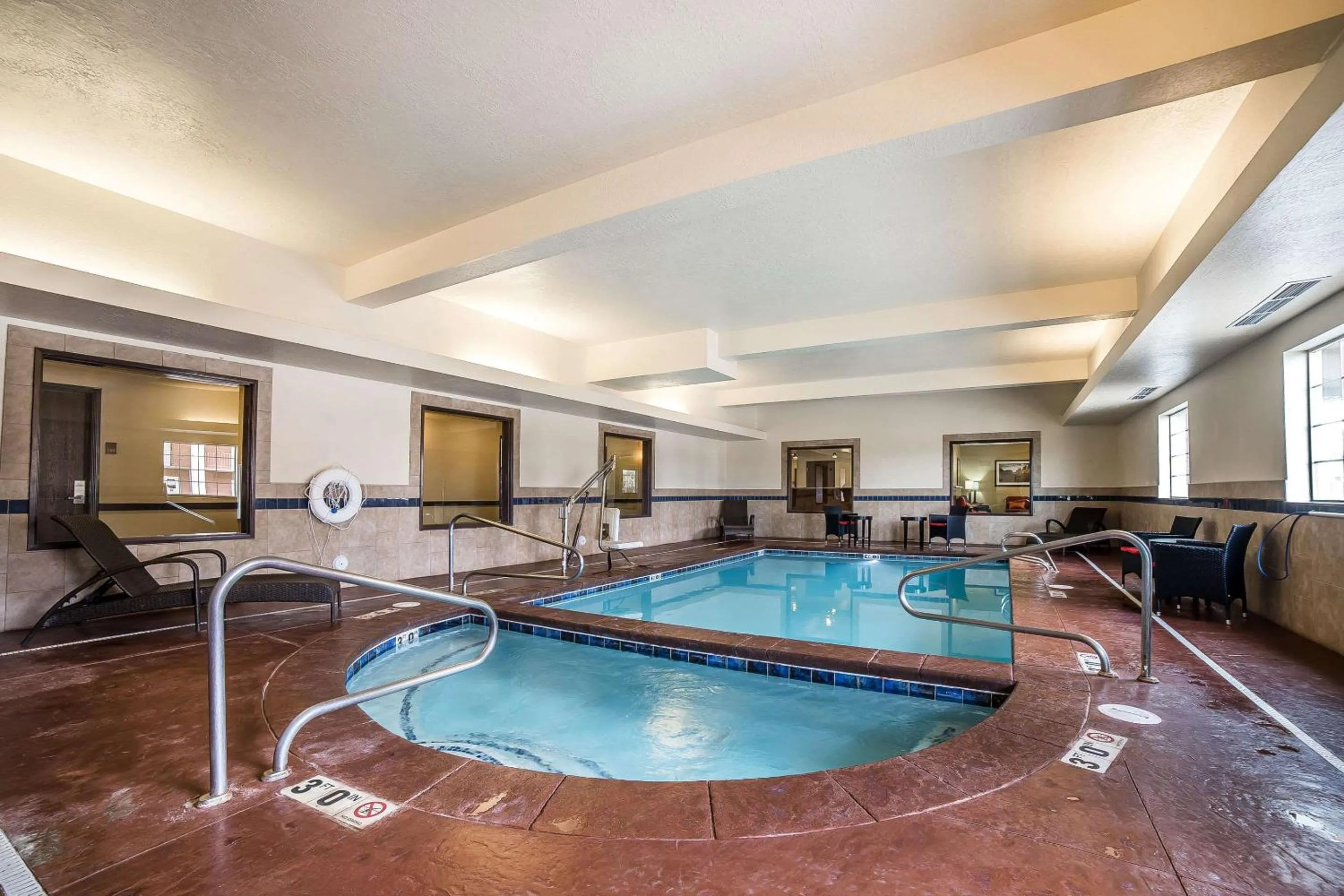 Swimming pool in Comfort Inn Ballard-Roosevelt