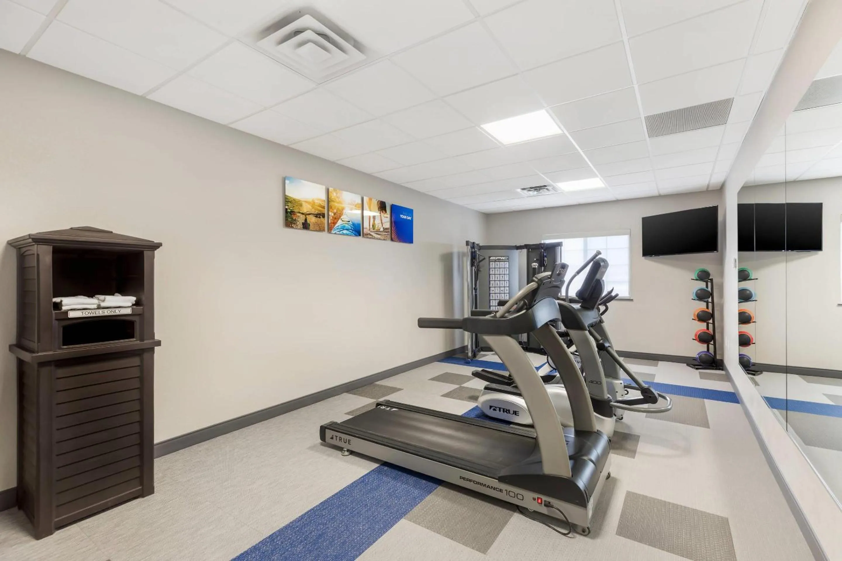 Fitness centre/facilities in Comfort Inn Ballard-Roosevelt