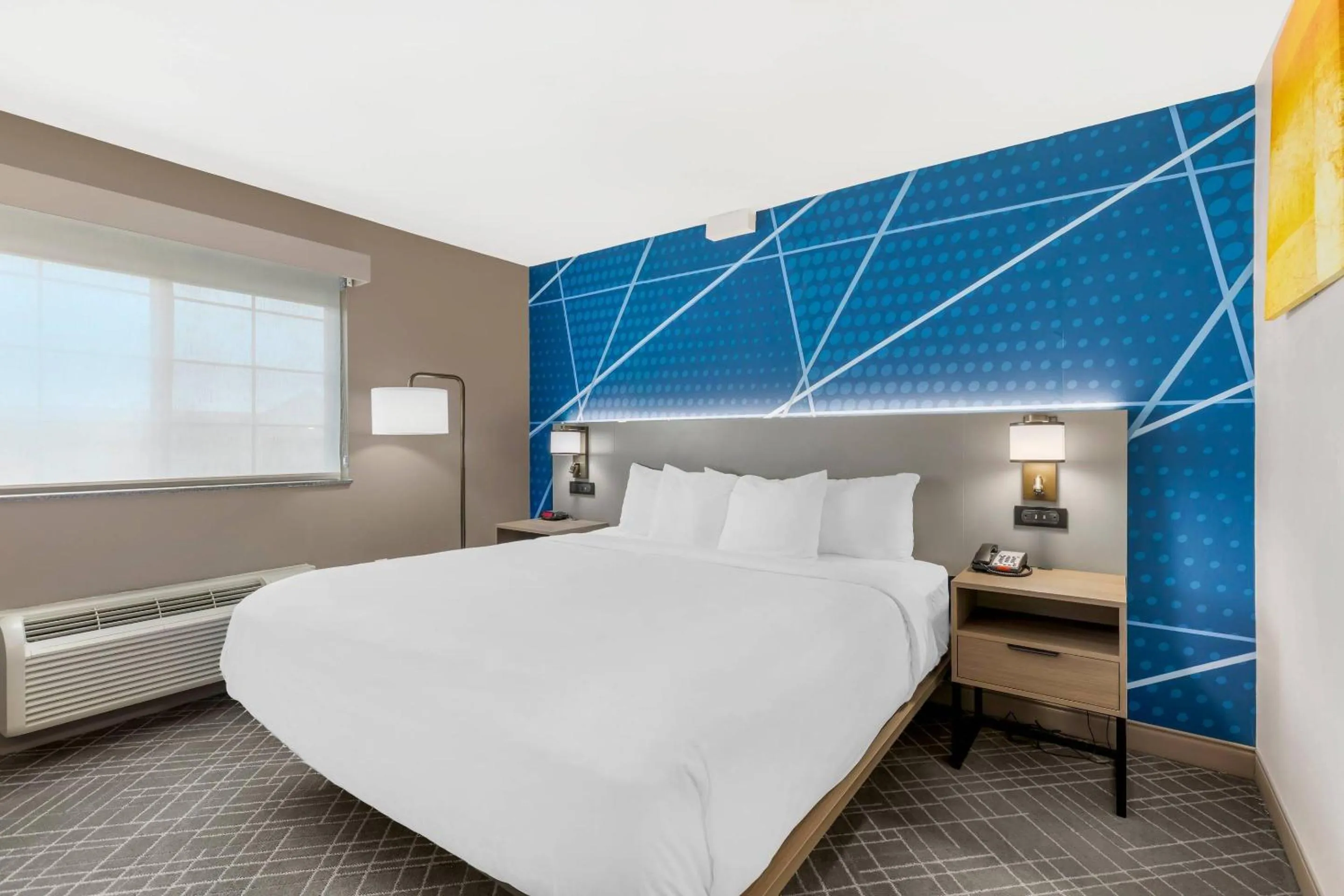 Bedroom, Bed in Comfort Inn Ballard-Roosevelt