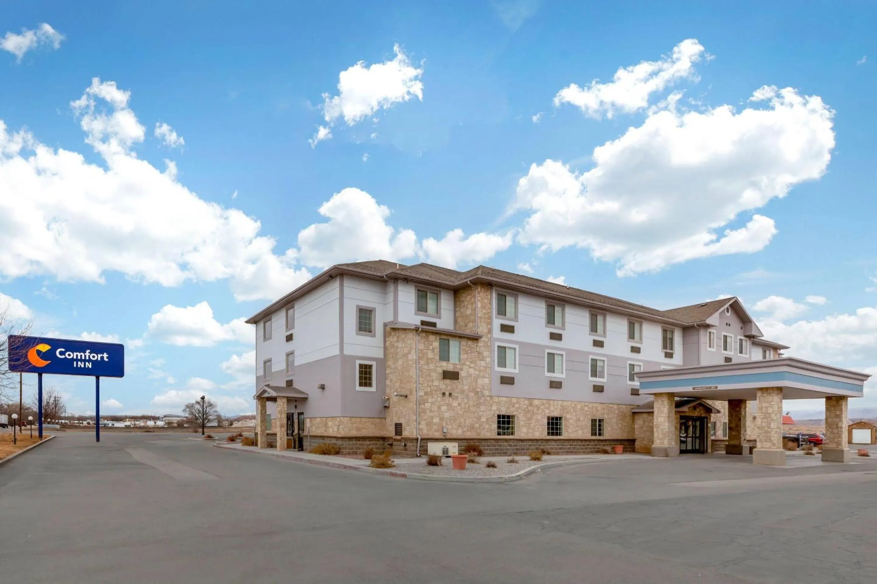 Property building in Comfort Inn Ballard-Roosevelt