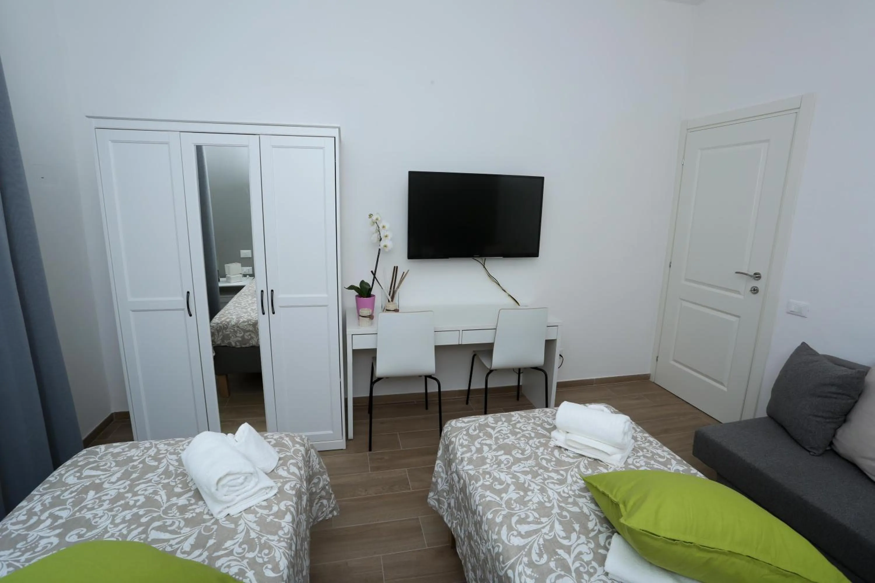 Photo of the whole room, Bed in Residenza Leone