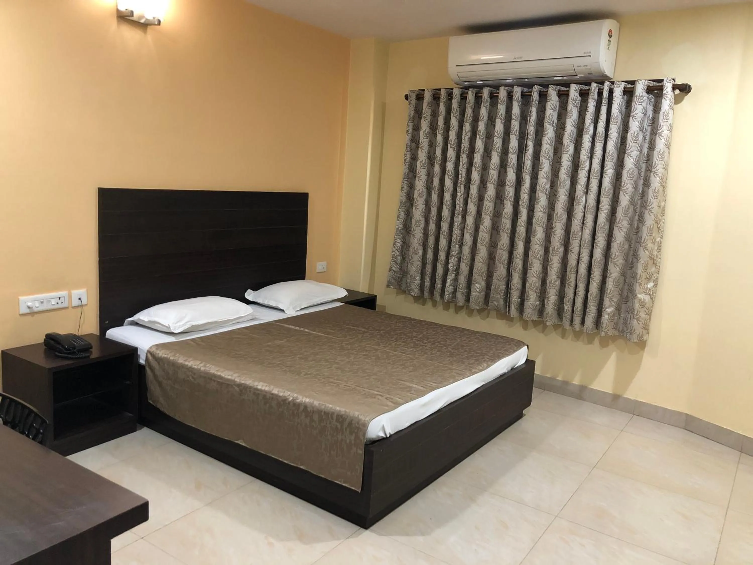 Photo of the whole room, Bed in Hotel Bagla Atithi Banaras