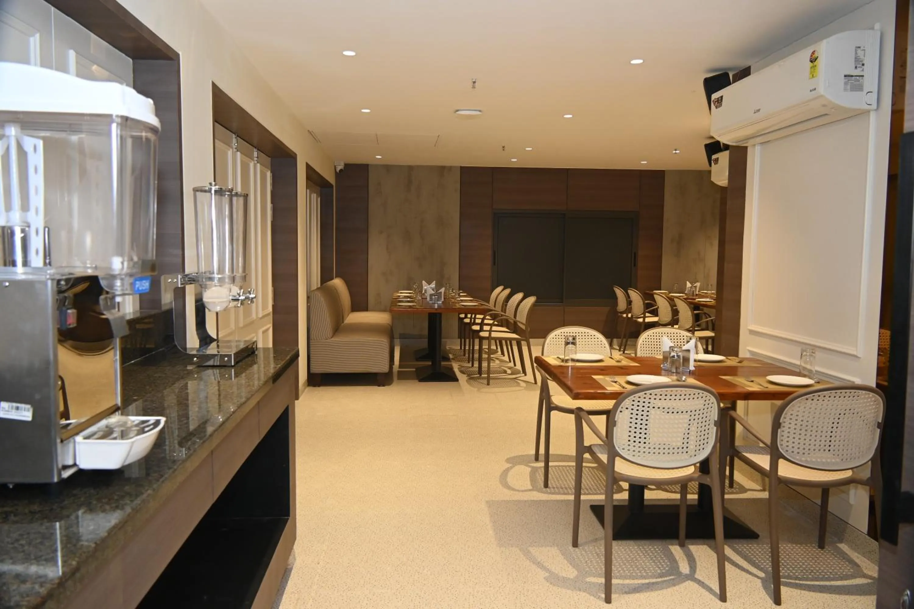 Restaurant/places to eat in Hotel Bagla Atithi Banaras