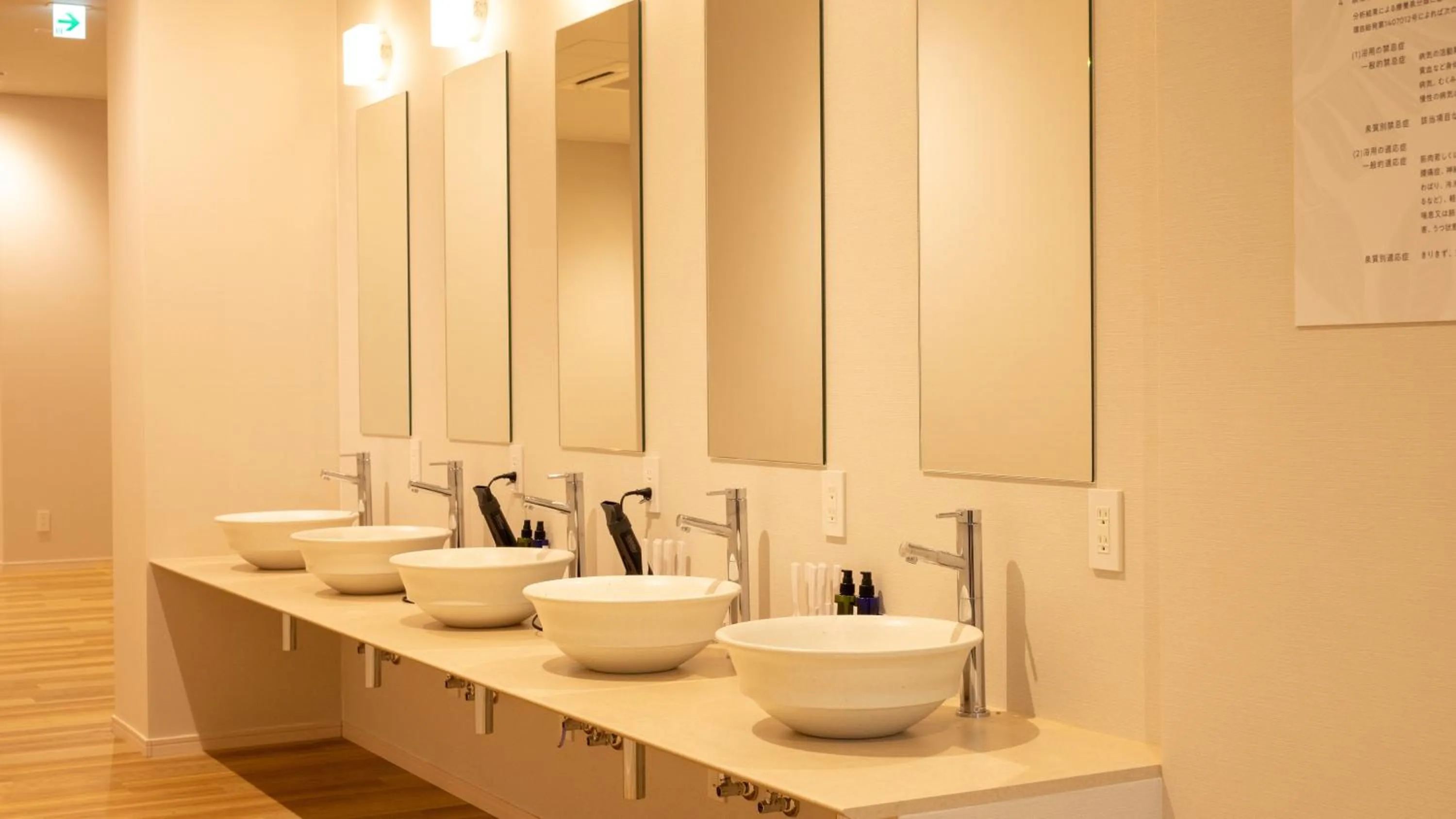 Hot Spring Bath in HOTEL SANSUI NAHA Ryukyu Onsen Naminoue-No-Yu