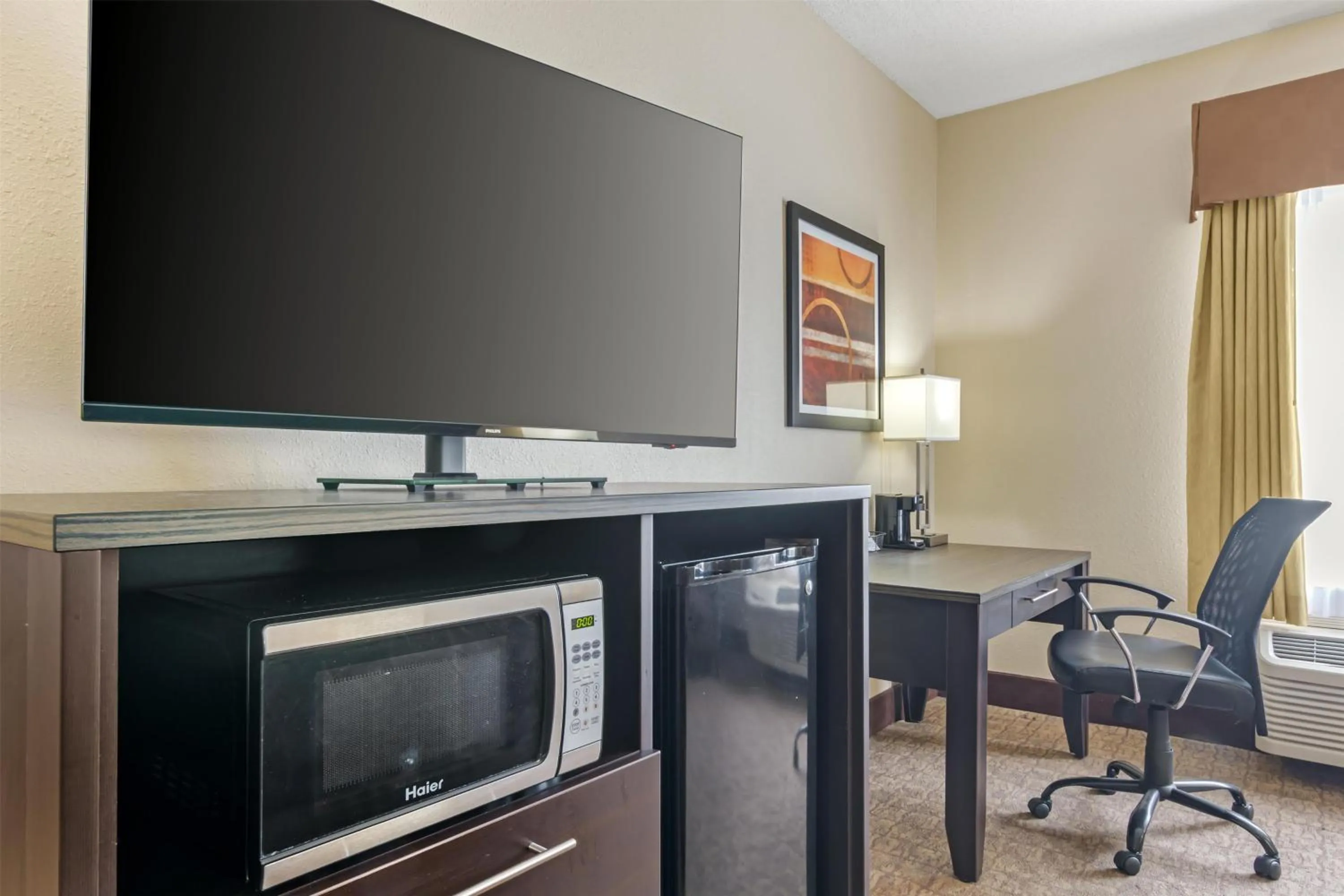 Bedroom in Best Western Teal Lake Inn