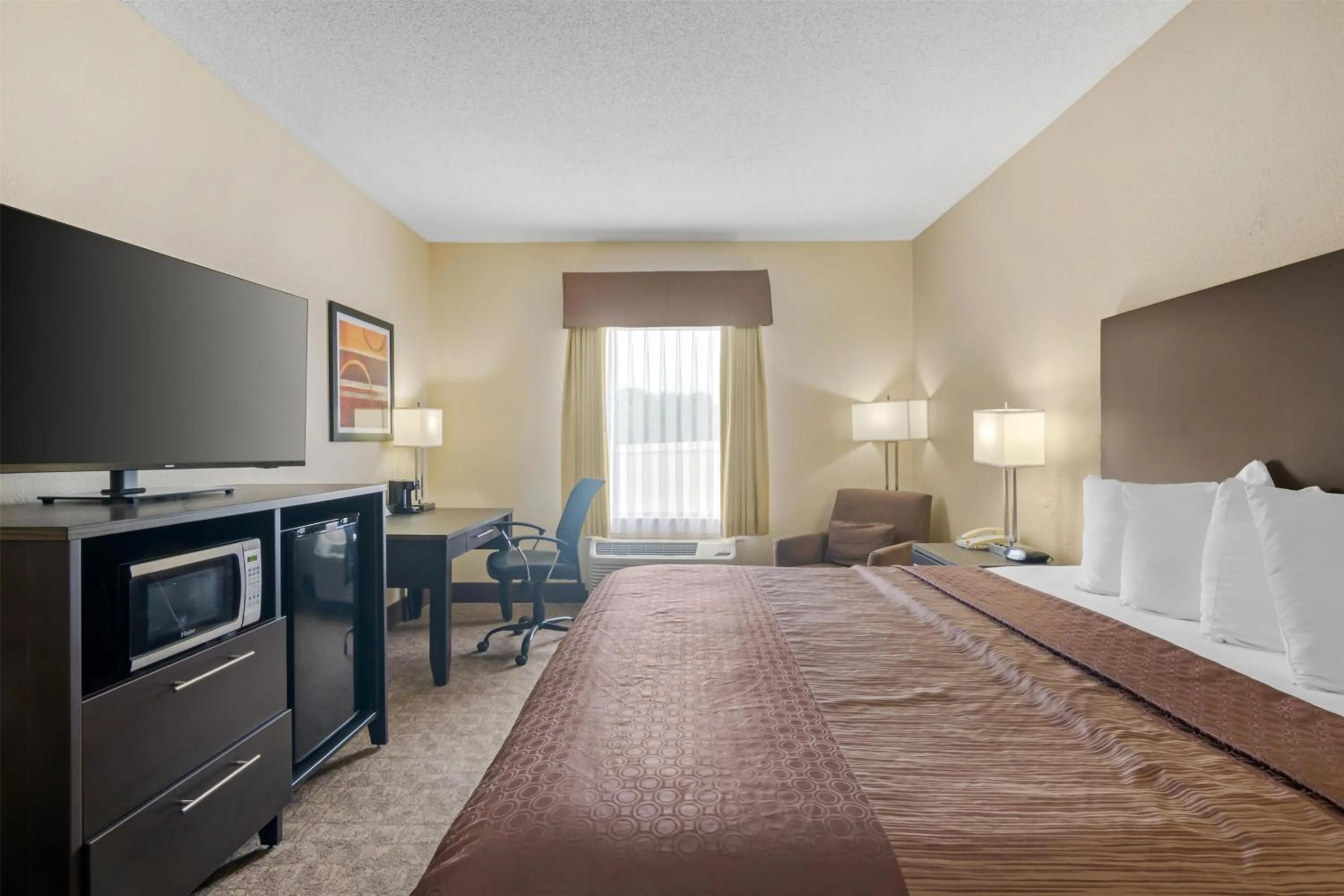 Bedroom, Bed in Best Western Teal Lake Inn