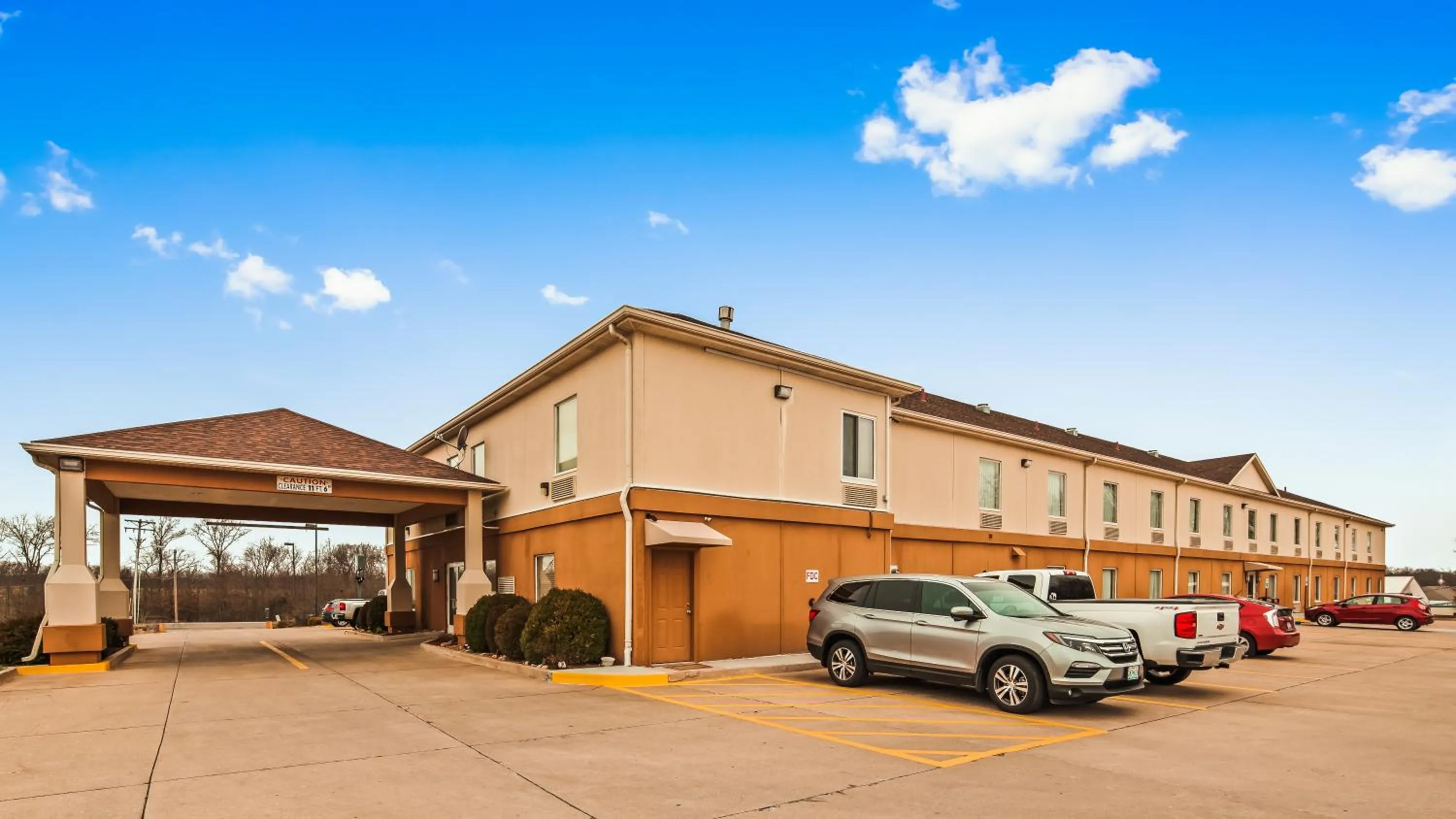 Property building in Best Western Teal Lake Inn