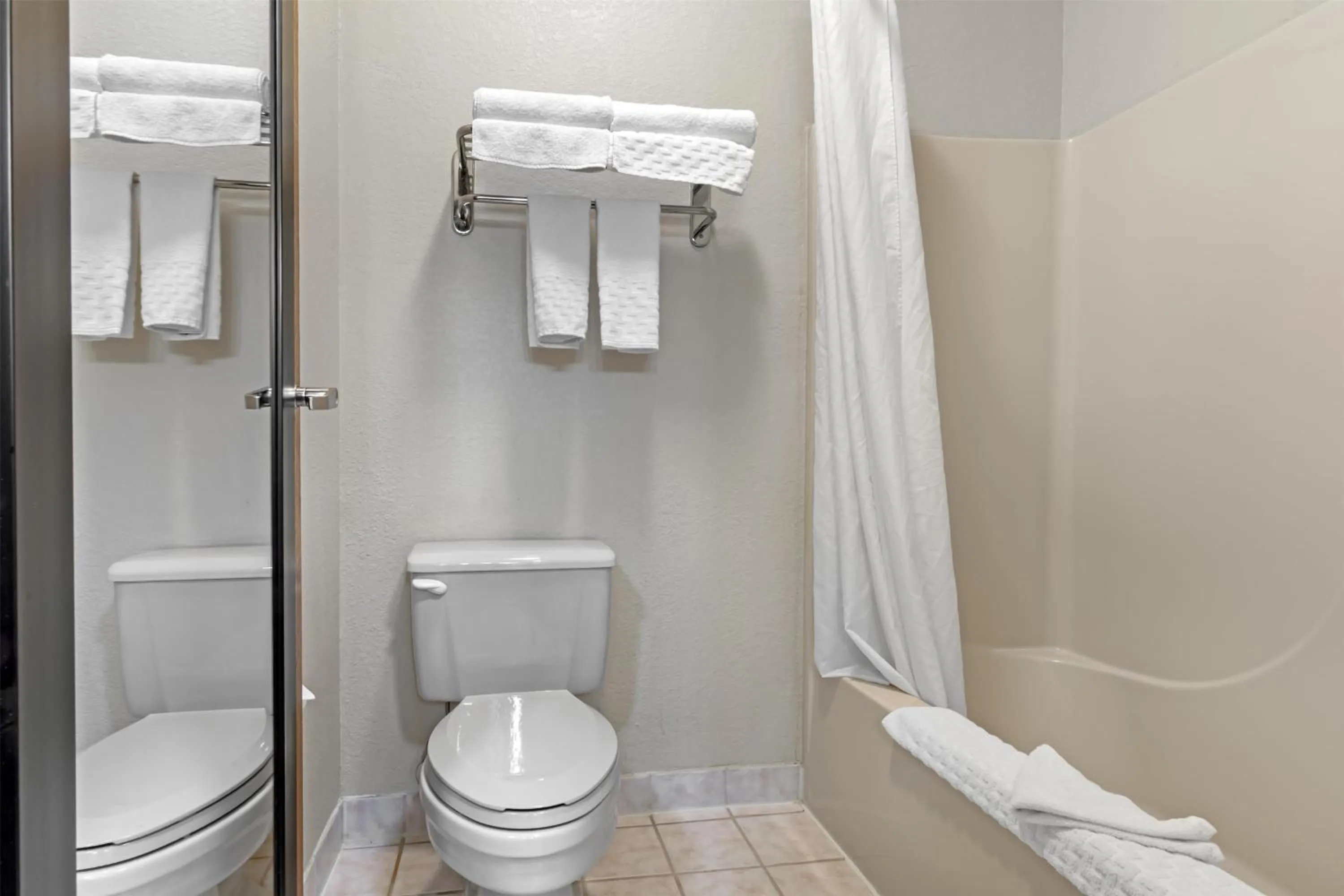 Bathroom in Best Western Teal Lake Inn