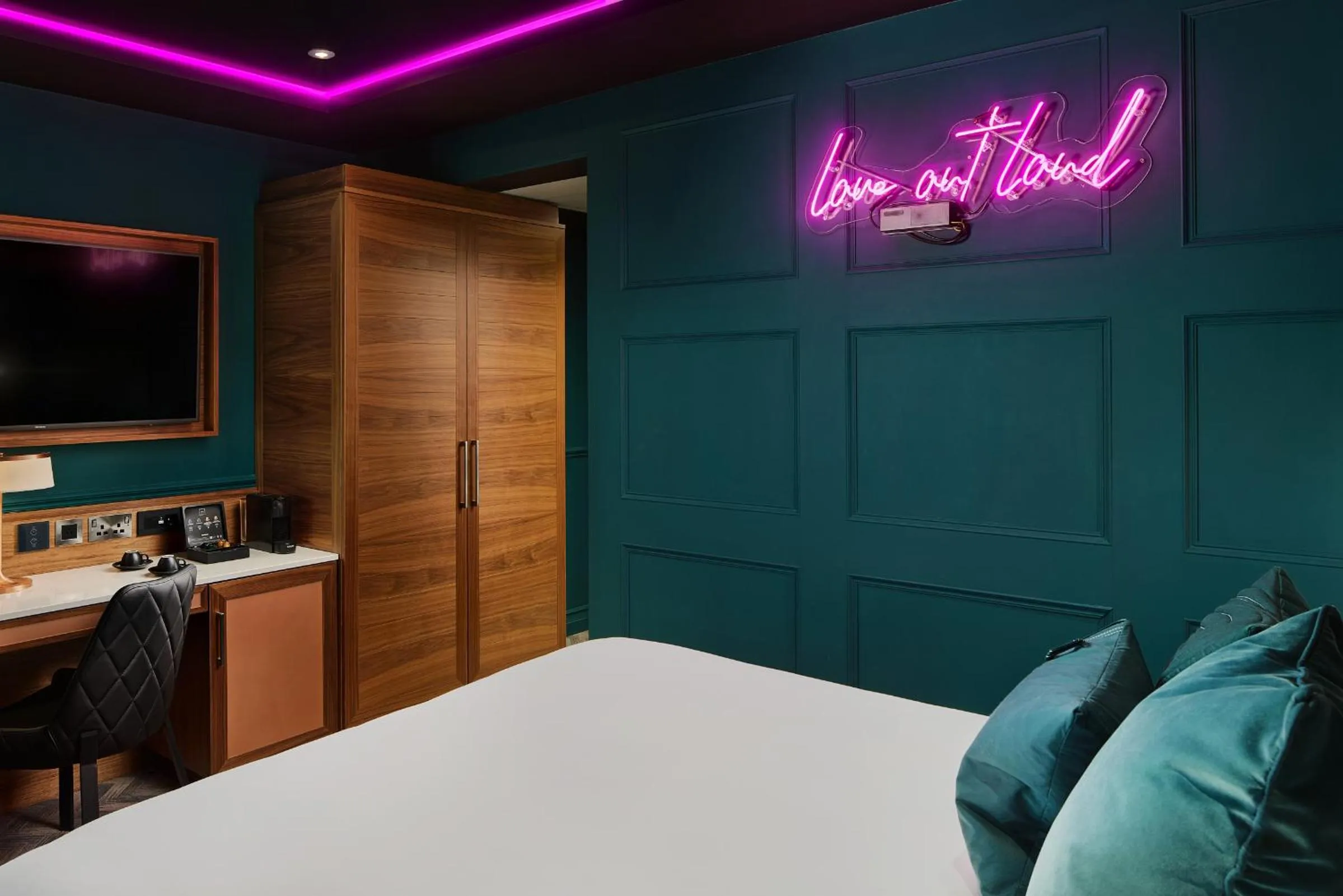 Bedroom, Bed in NYX Hotel Dublin Christchurch