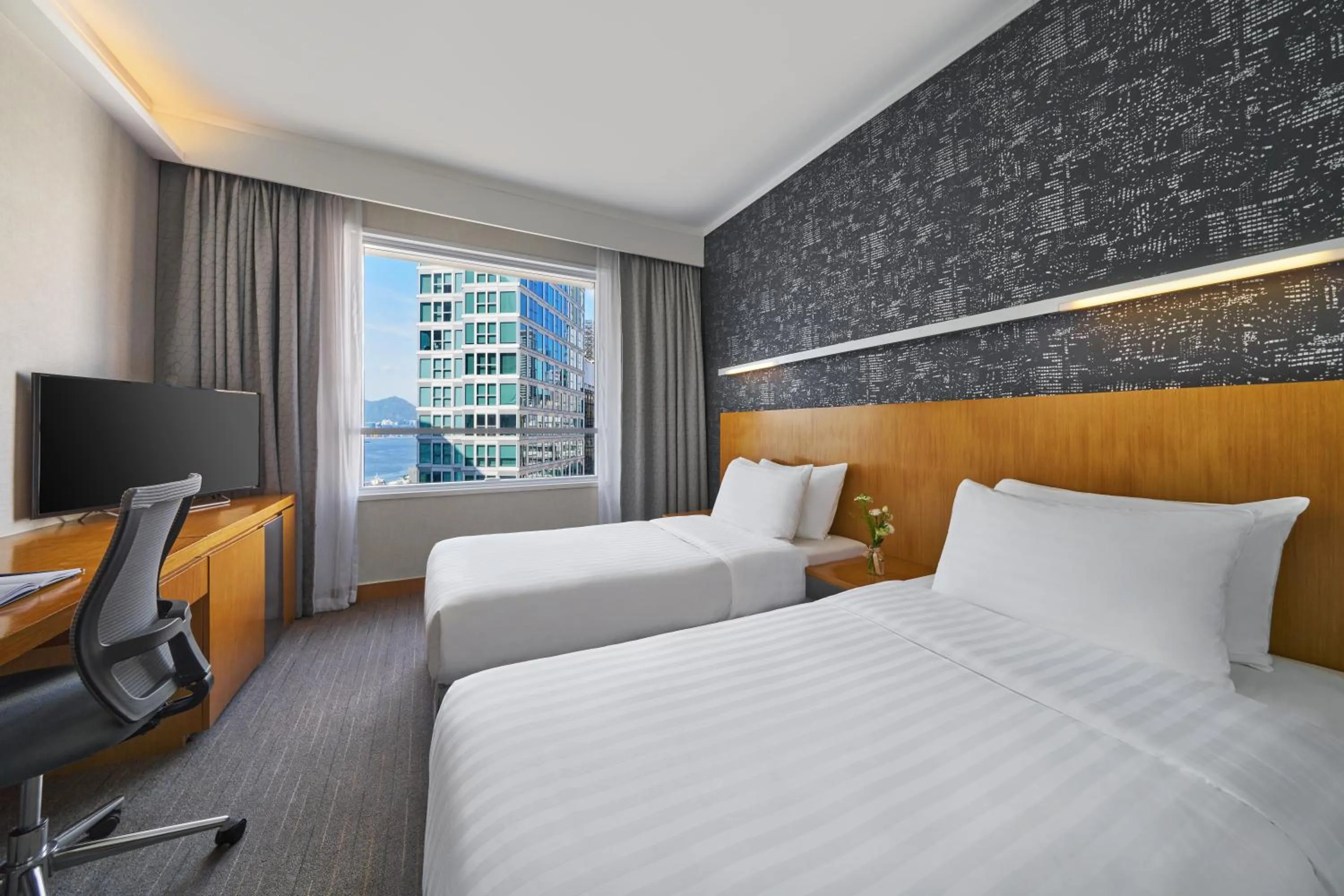 Photo of the whole room, Bed in Novotel Century Hong Kong