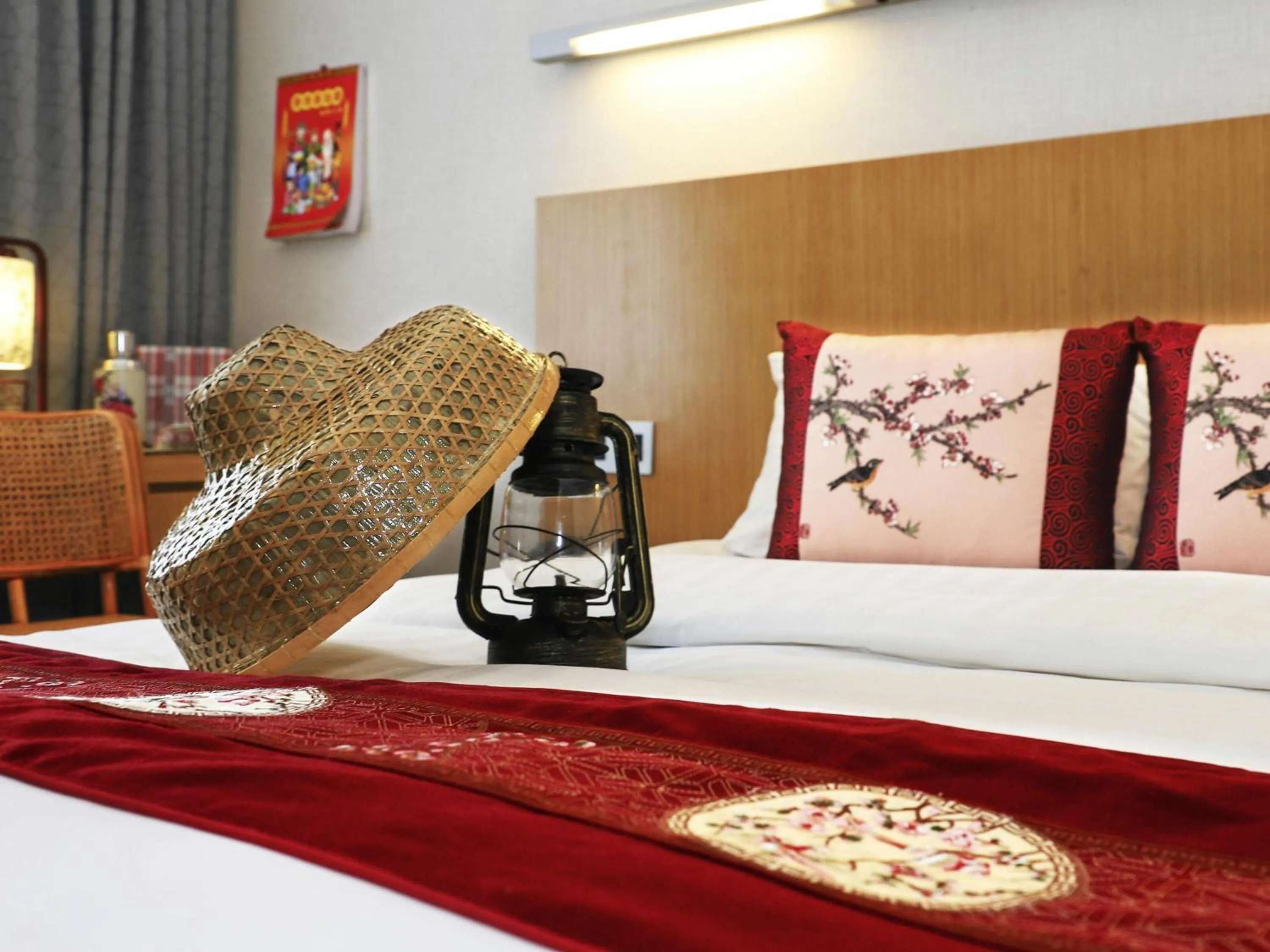 Bedroom, Bed in Novotel Century Hong Kong