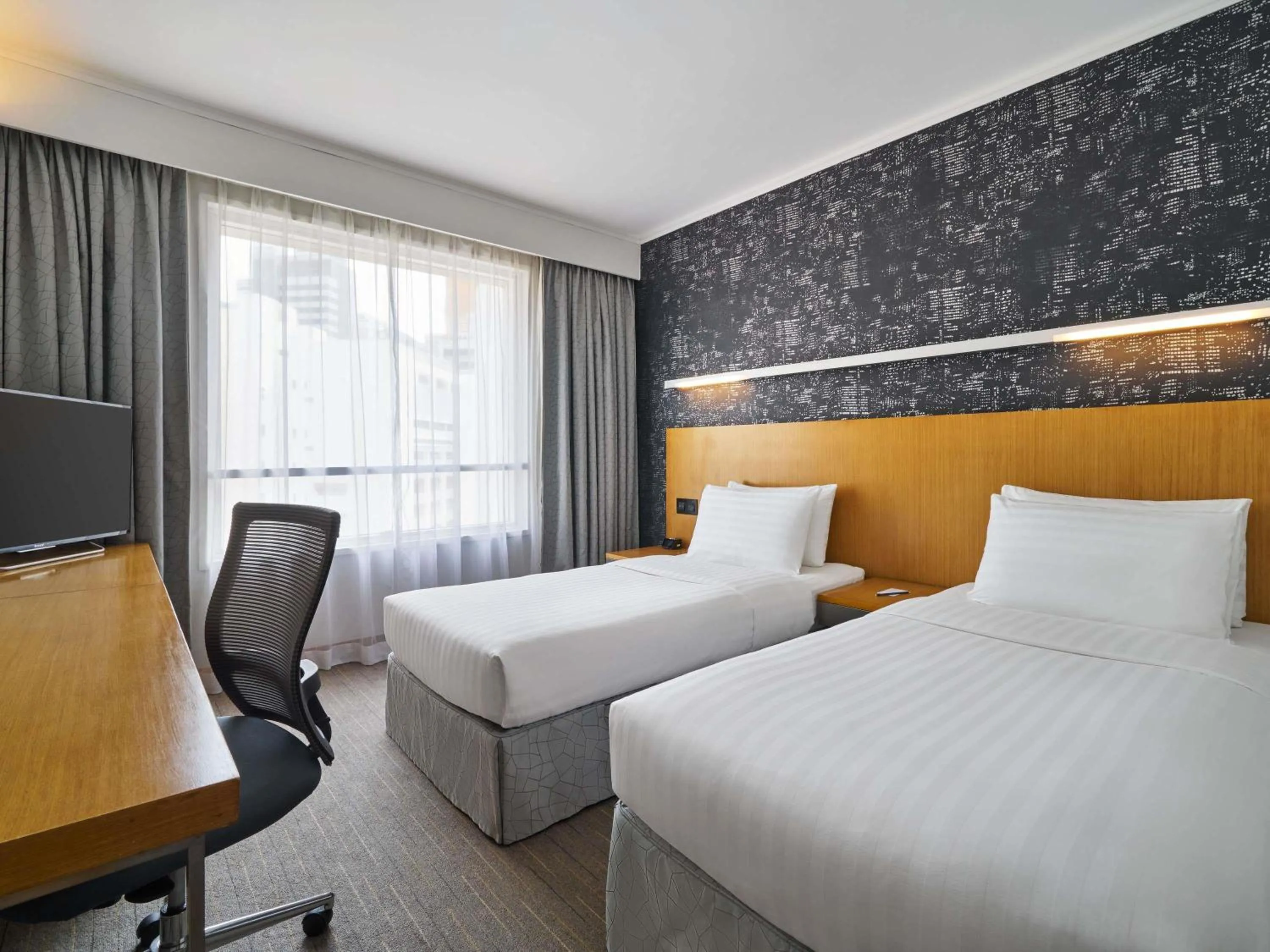 Bedroom, Bed in Novotel Century Hong Kong