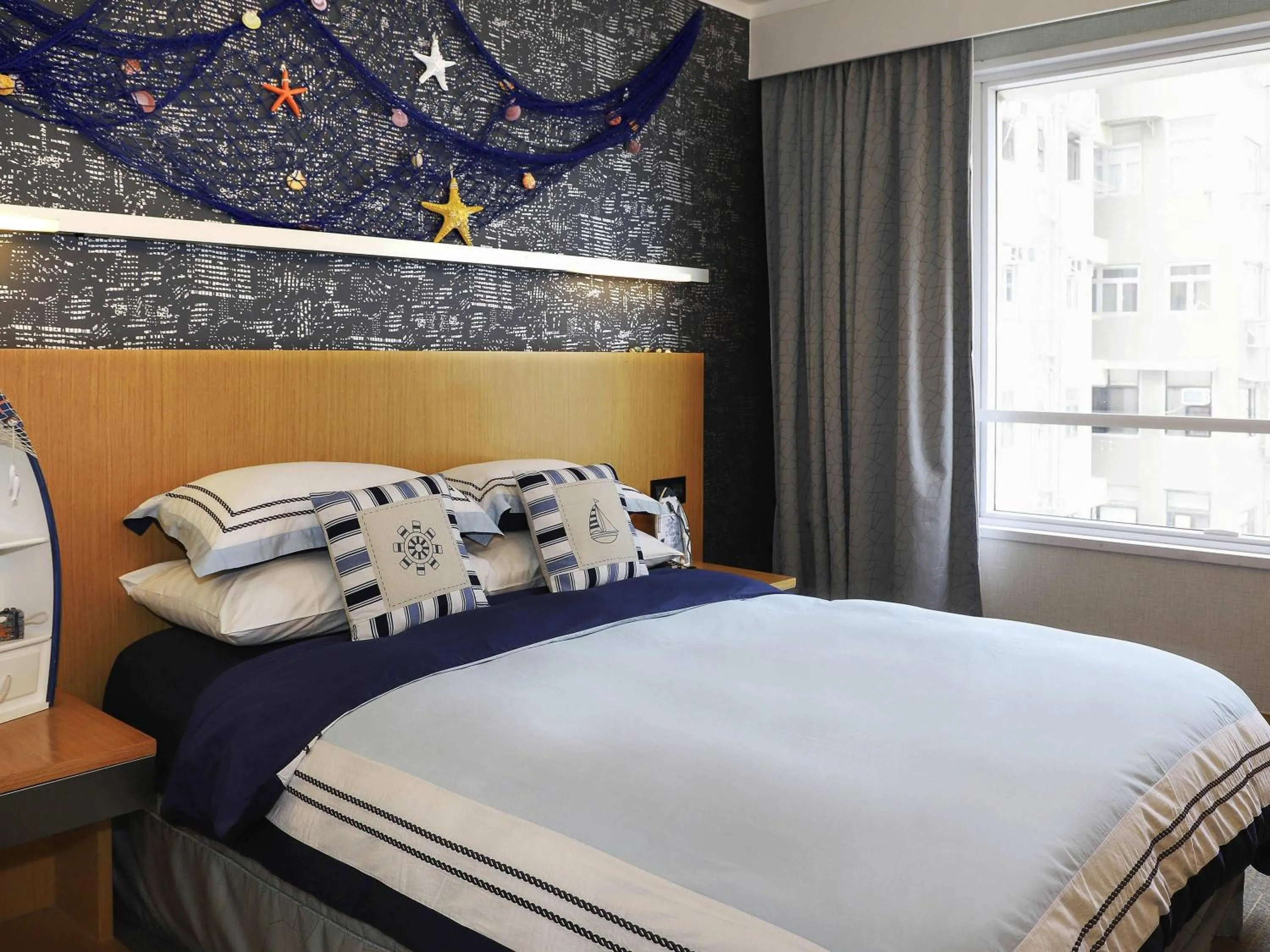 Bedroom, Bed in Novotel Century Hong Kong