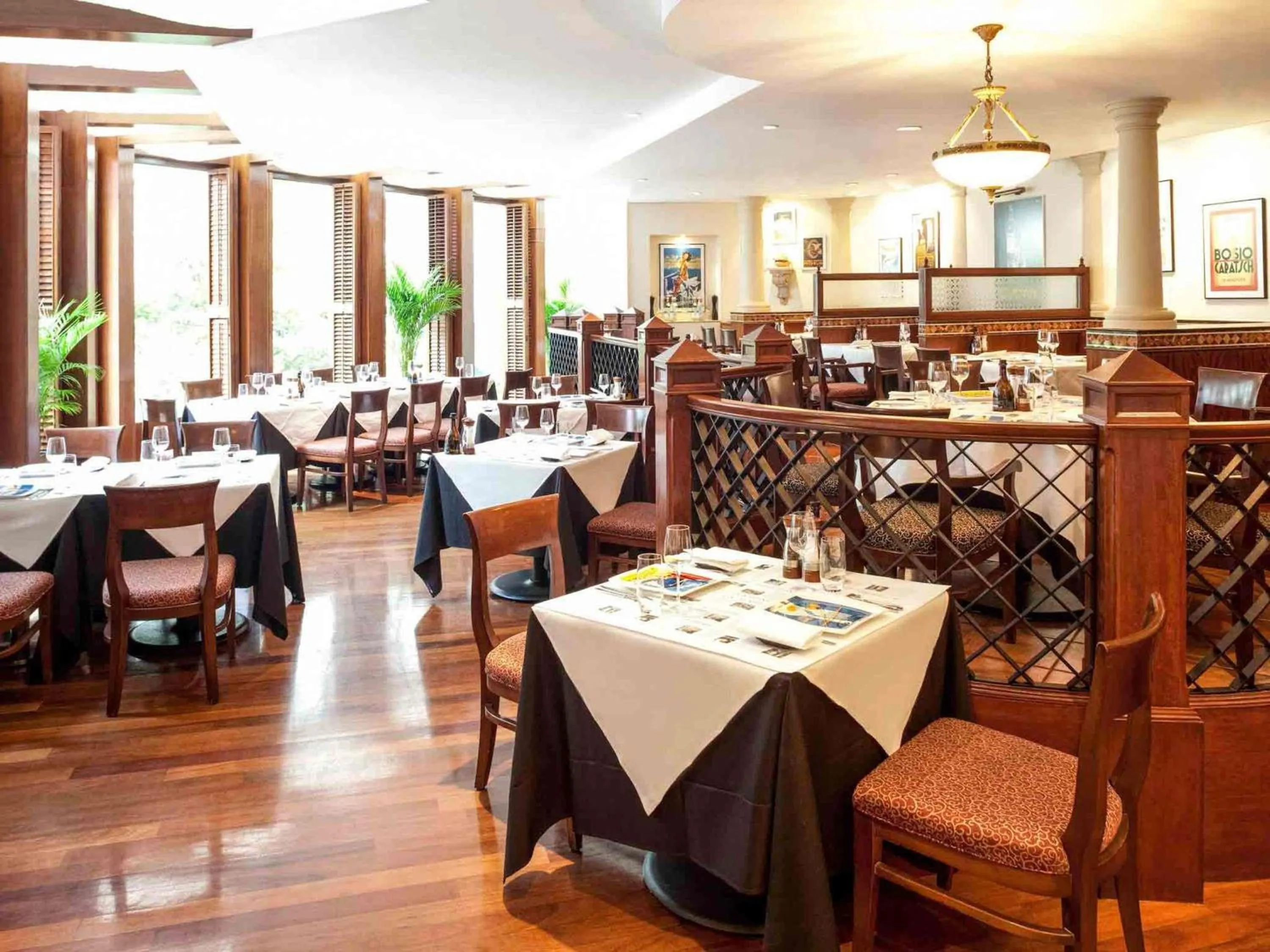 Restaurant/places to eat in Novotel Century Hong Kong