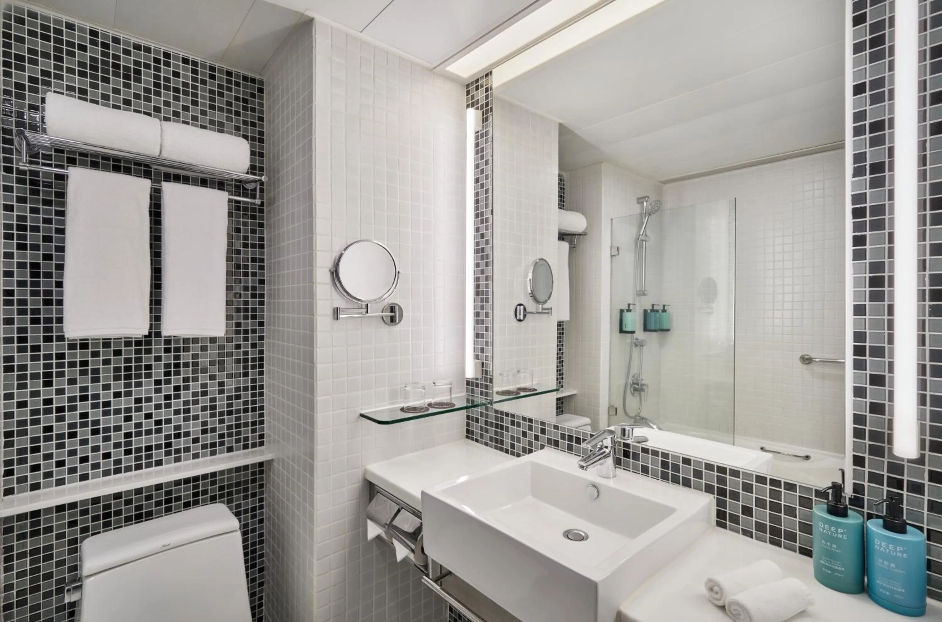 Toilet in Novotel Century Hong Kong