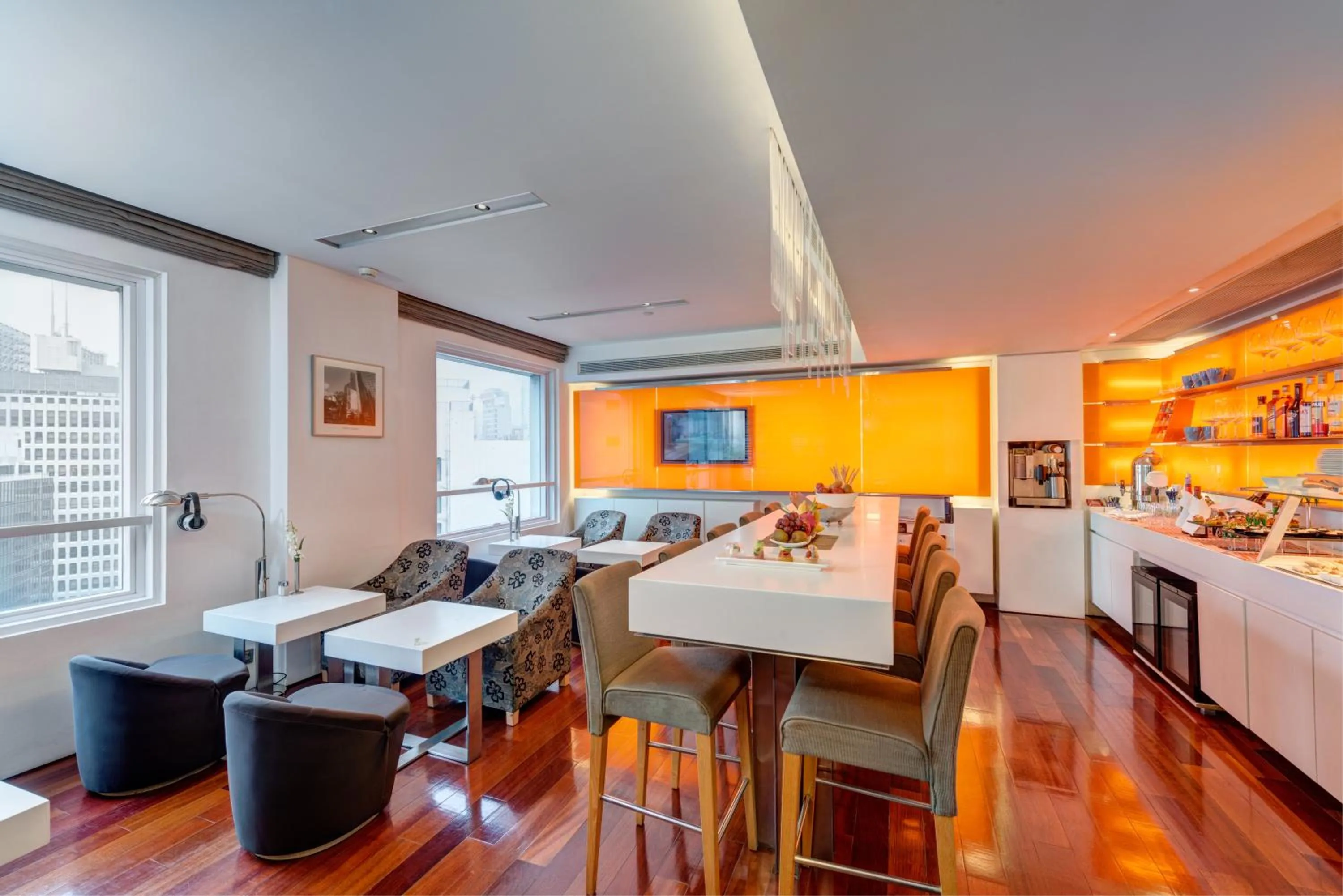 Communal lounge/ TV room in Novotel Century Hong Kong