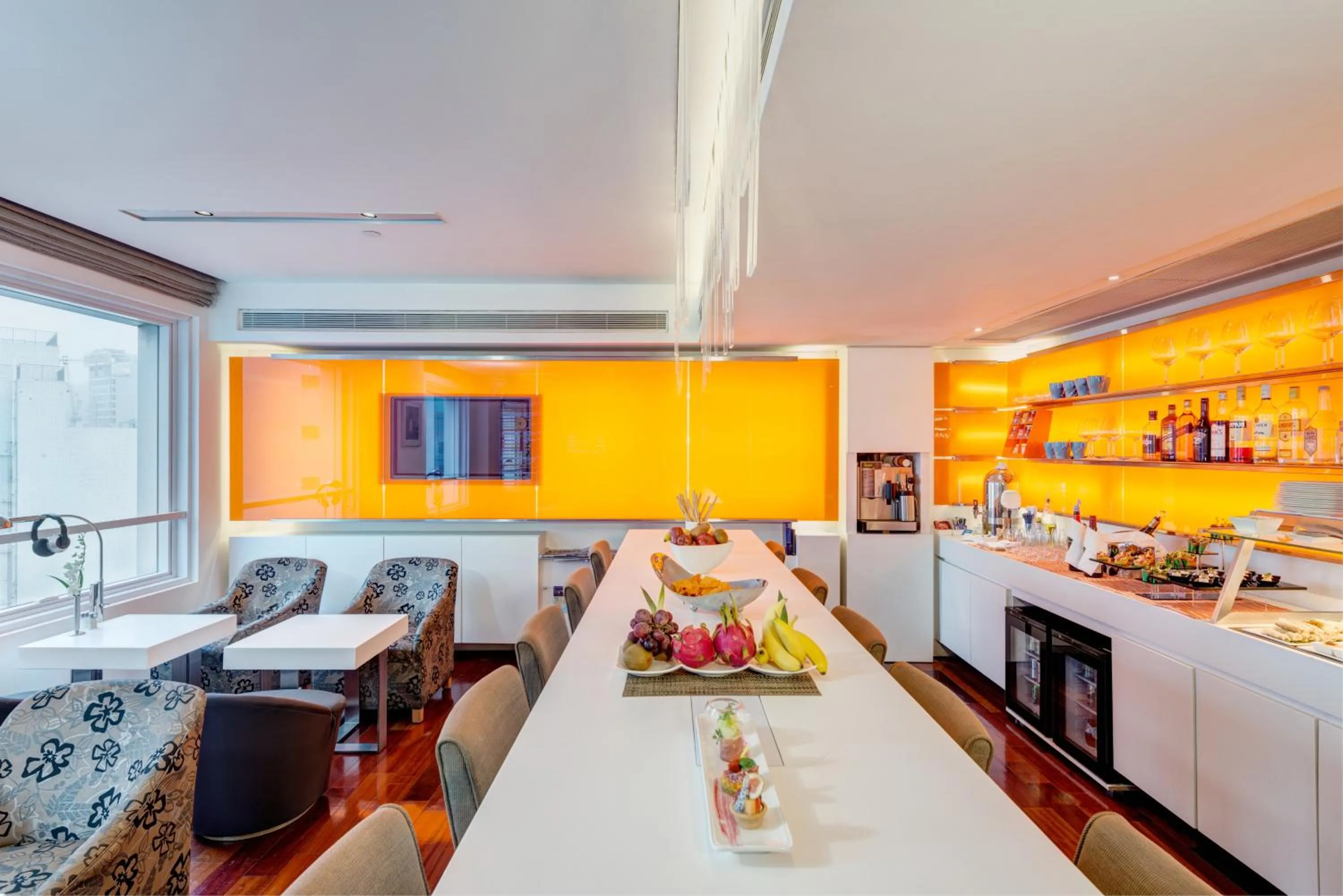 Communal lounge/ TV room in Novotel Century Hong Kong