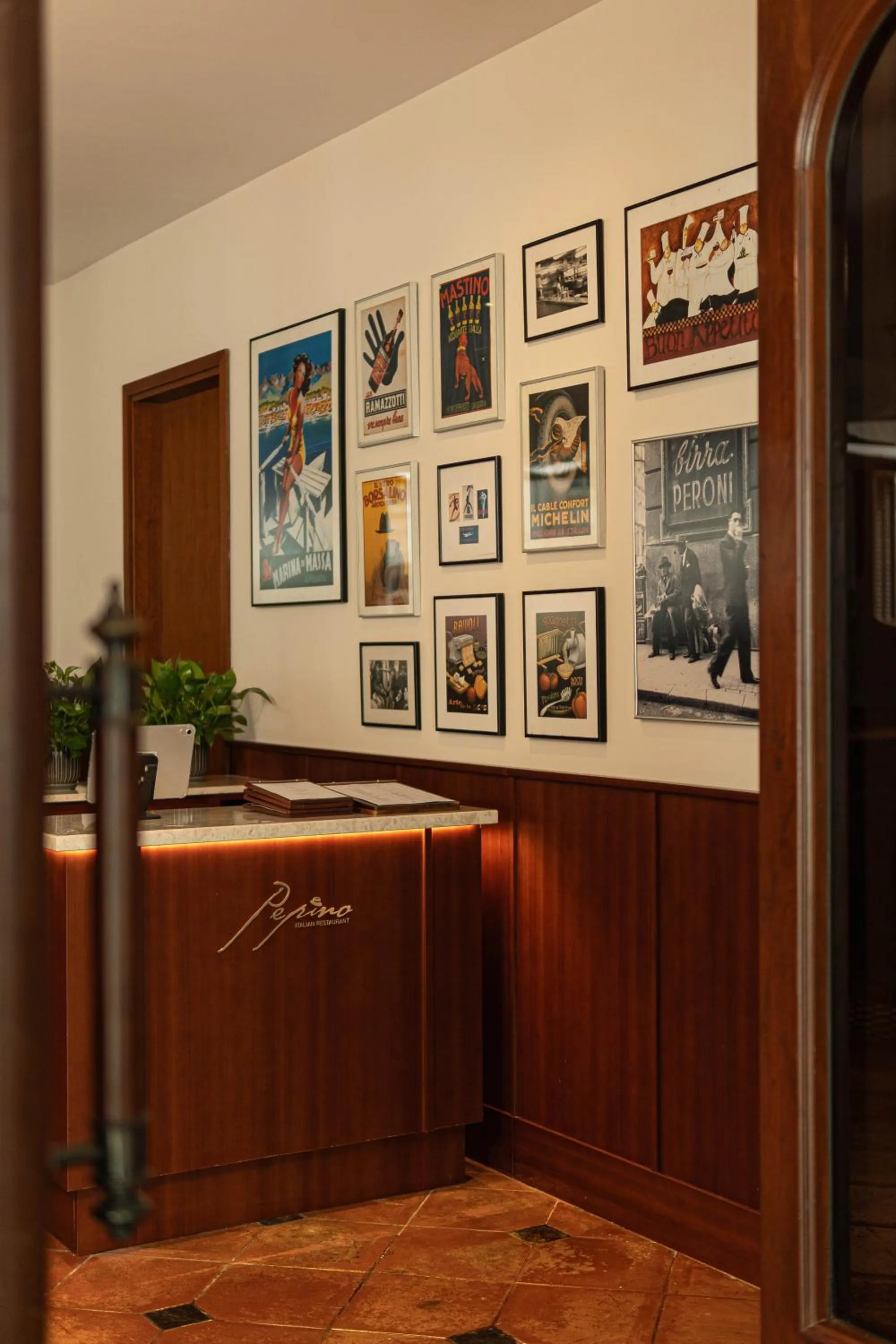 Restaurant/places to eat in Novotel Century Hong Kong