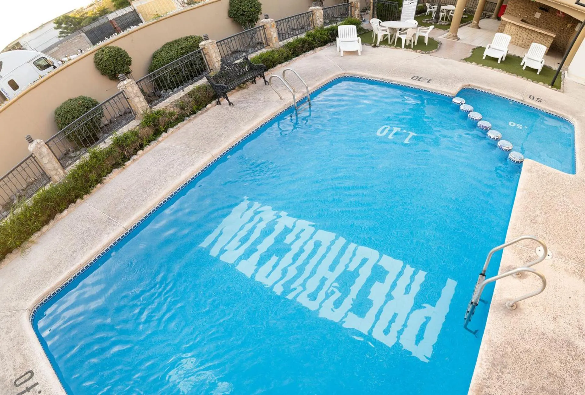 Swimming pool in Hotel San Martin
