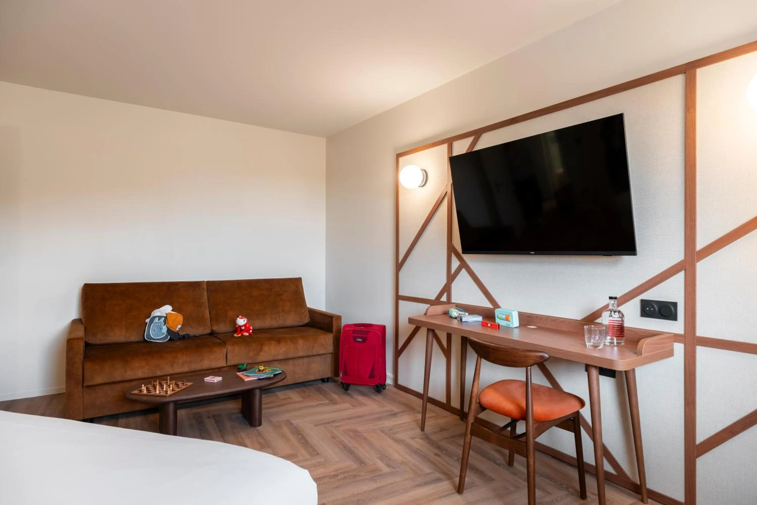 Seating area, Bed in Mercure Rouen Centre Champ de Mars