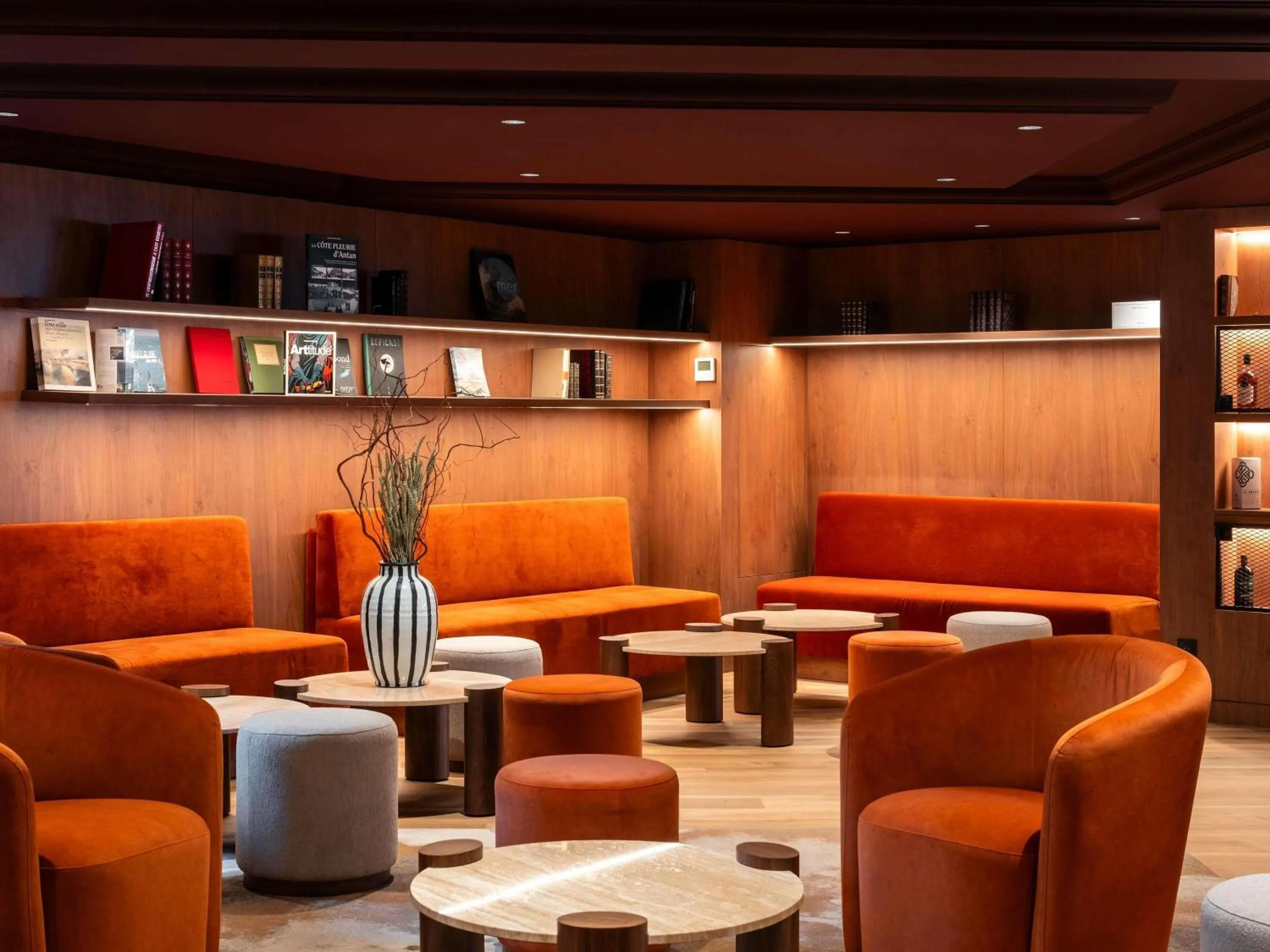 Property building in Mercure Rouen Centre Champ de Mars