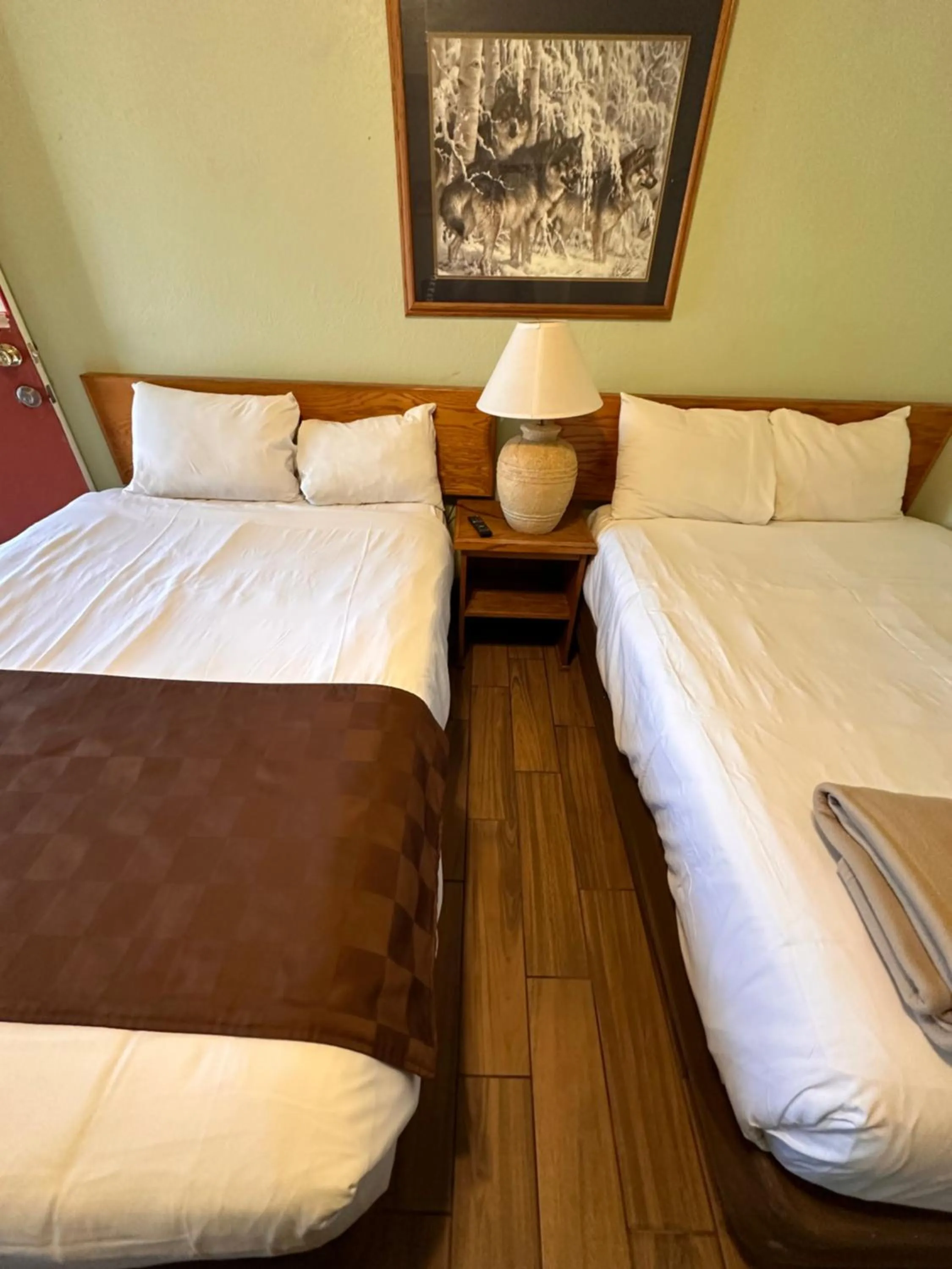 Bed in The Canyon Motel & RV Park