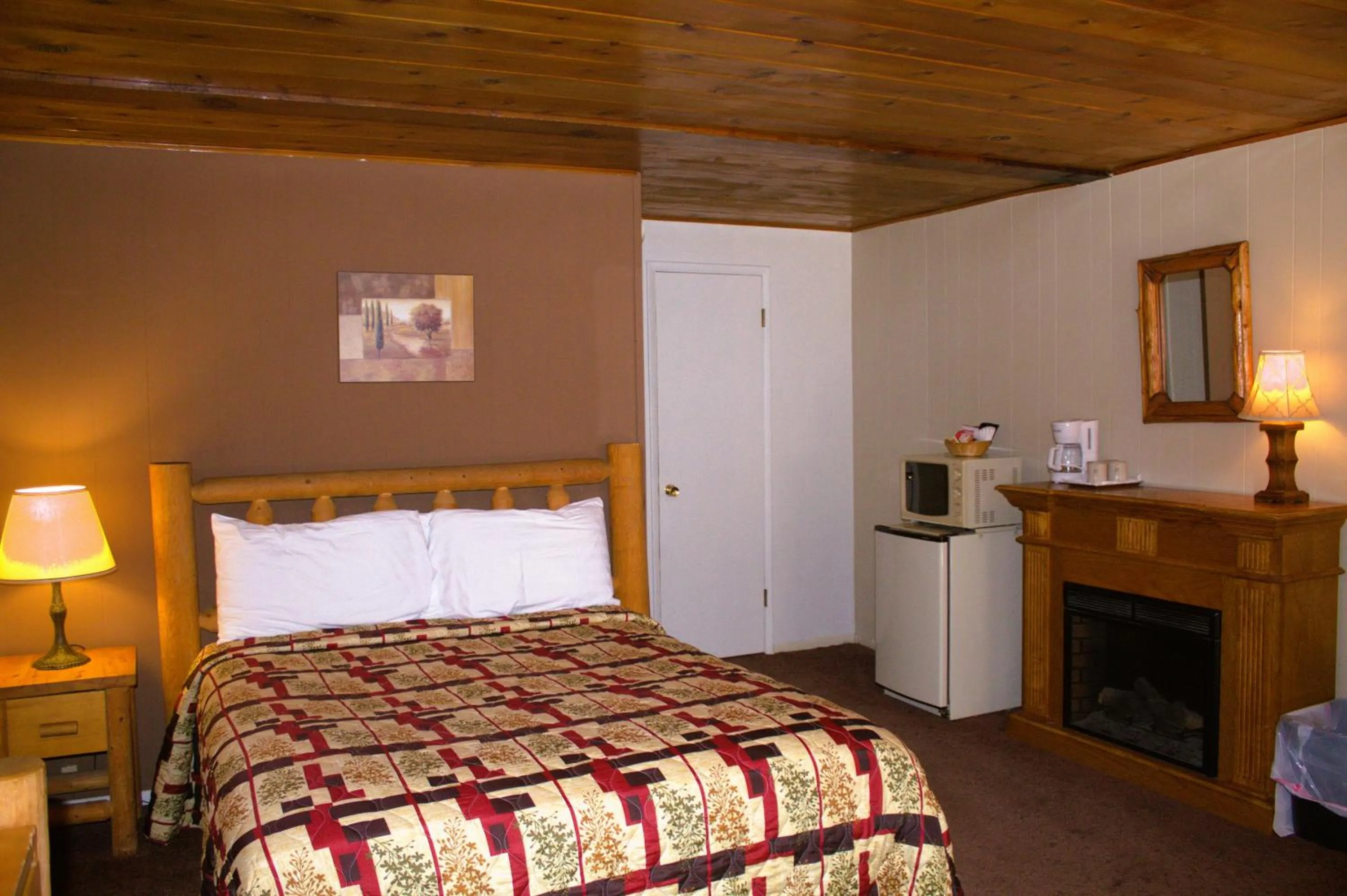 Bed in Goldmine Lodge