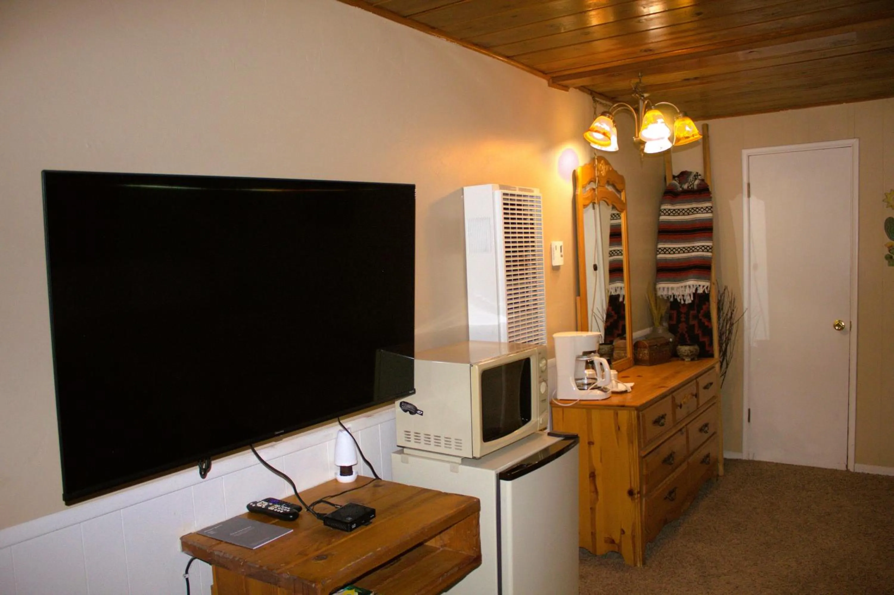 TV and multimedia in Goldmine Lodge