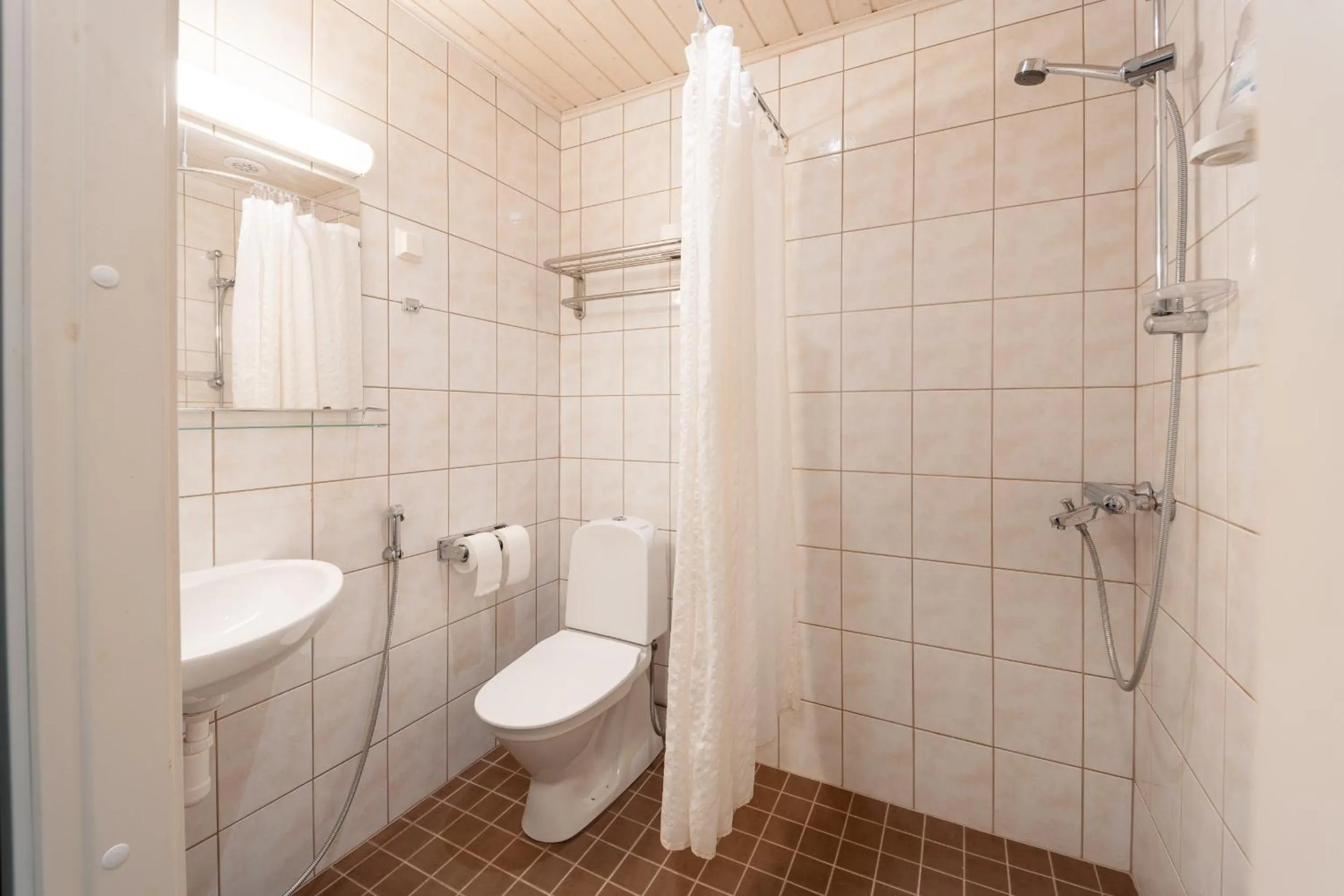 Shower in Hotelli Kotola