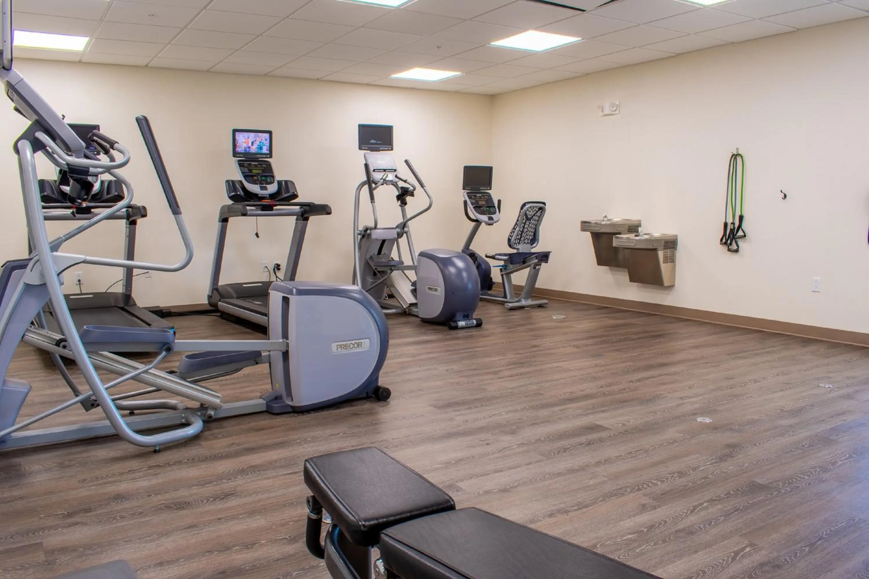 Fitness centre/facilities in Holiday Inn Express & Suites - Yorkville by IHG