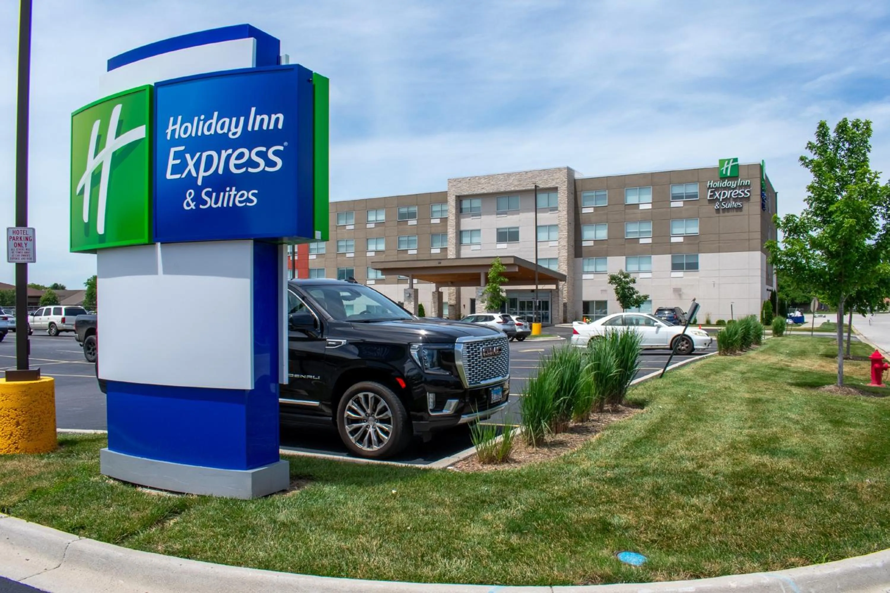 Property building in Holiday Inn Express & Suites - Yorkville by IHG