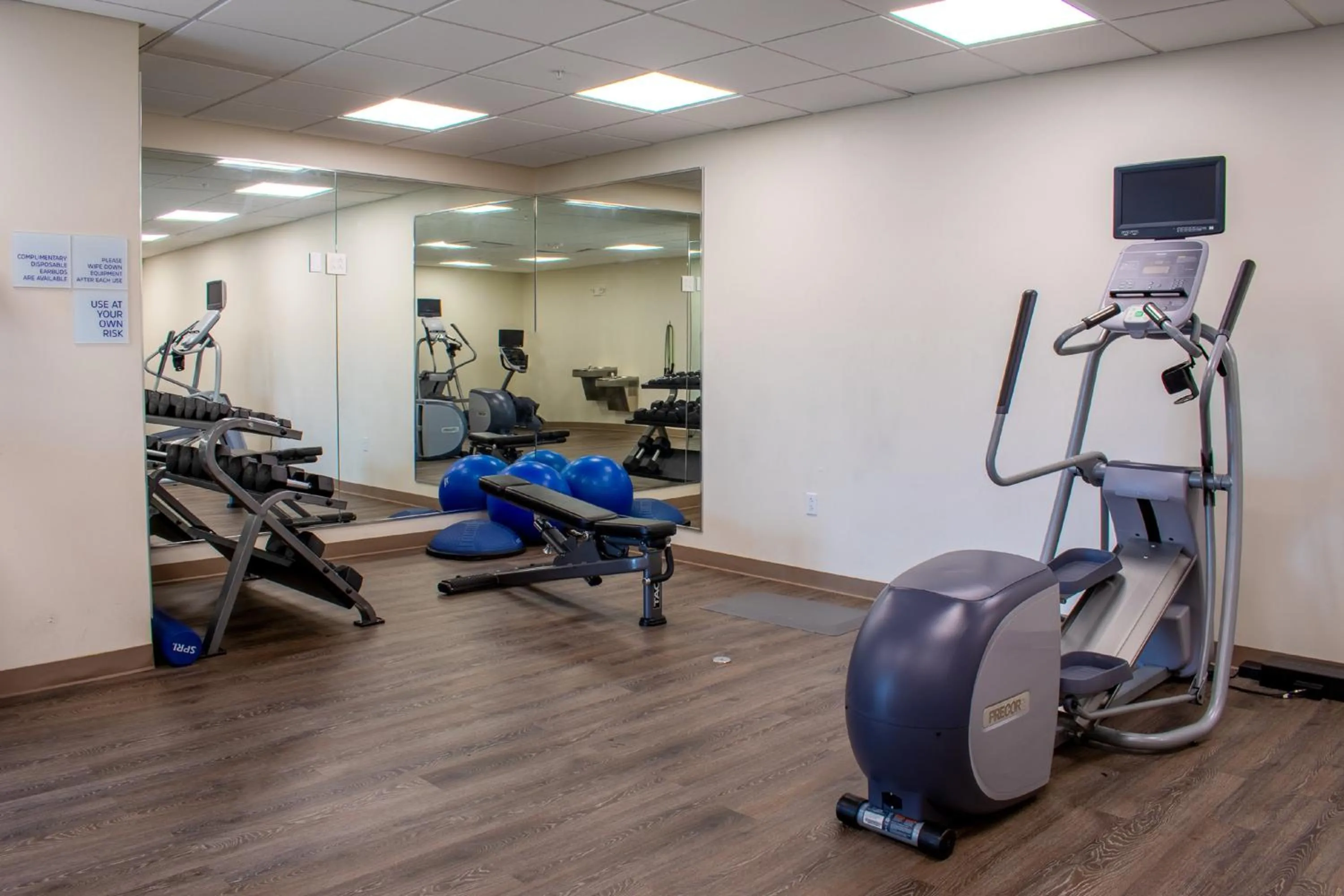 Fitness centre/facilities in Holiday Inn Express & Suites - Yorkville by IHG