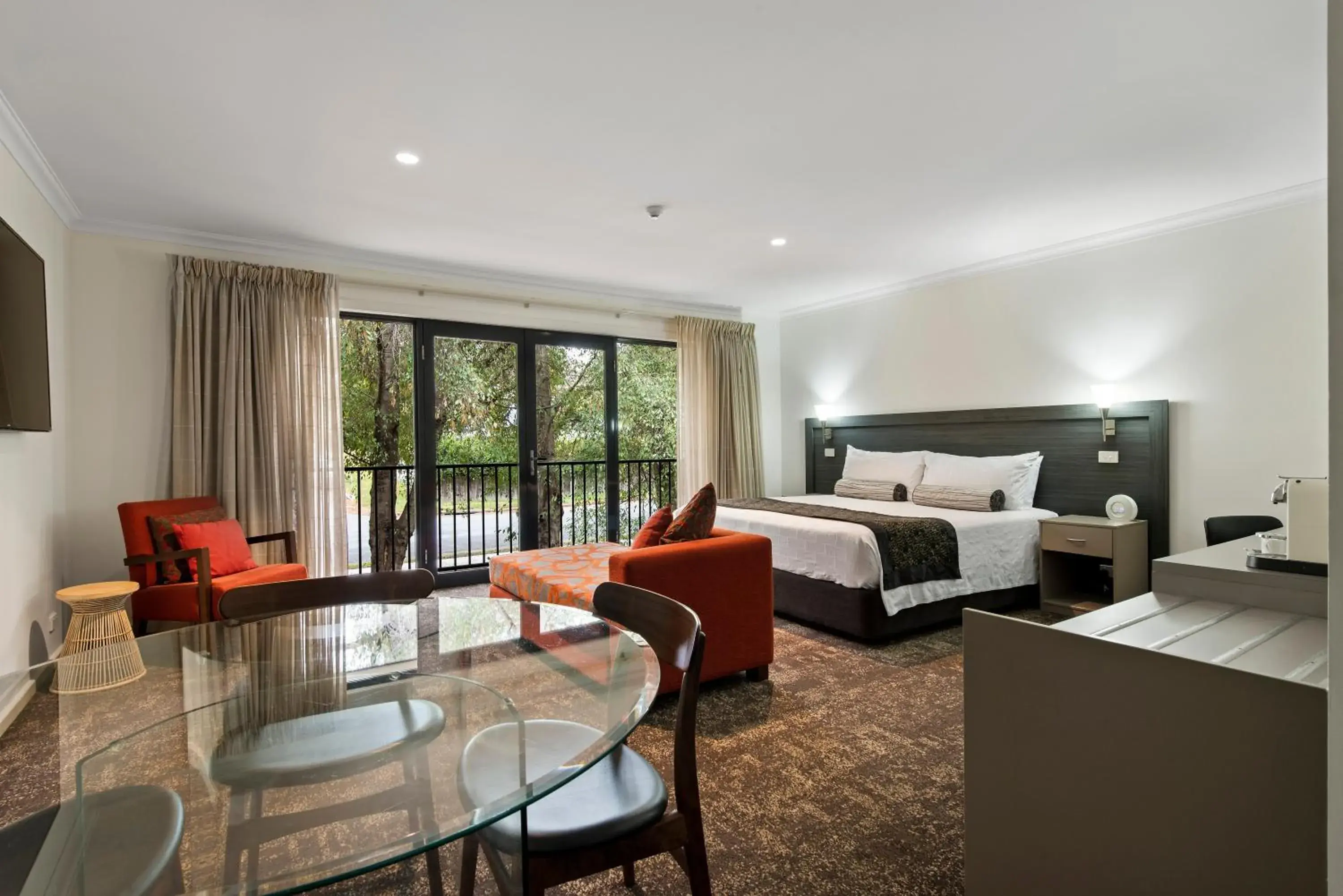 Deluxe King Room with Spa Bath in Springs Mittagong Deluxe King Room with Spa Bath in Springs Mittagong